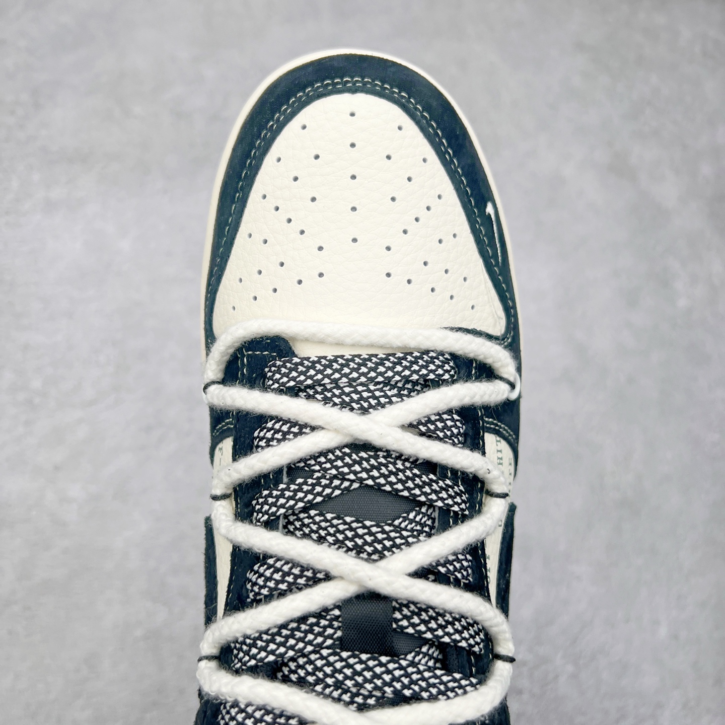 图片[4]-NK Dunk Low 定制配色 YX5066-226 大厂出品 极力推荐 原装头层材料 独家版型蒸餾加工帶來的是更好的视觉和脚感体验大厂纯原品质出货 清洁度 电绣工艺 皮料切割干净无任何毛边 细节完美 实拍调校N版已经零色差零失真 百分百还原实物色彩所见即所得 不存在货不对板色差等低级问题 选购参考实物拍摄 不混卖不参货 只用心做好货严格选品 承诺混一赔十 尺码：36 36.5 37.5 38 38.5 39 40 40.5 41 42 42.5 43 44 44.5 45 46-选品中心