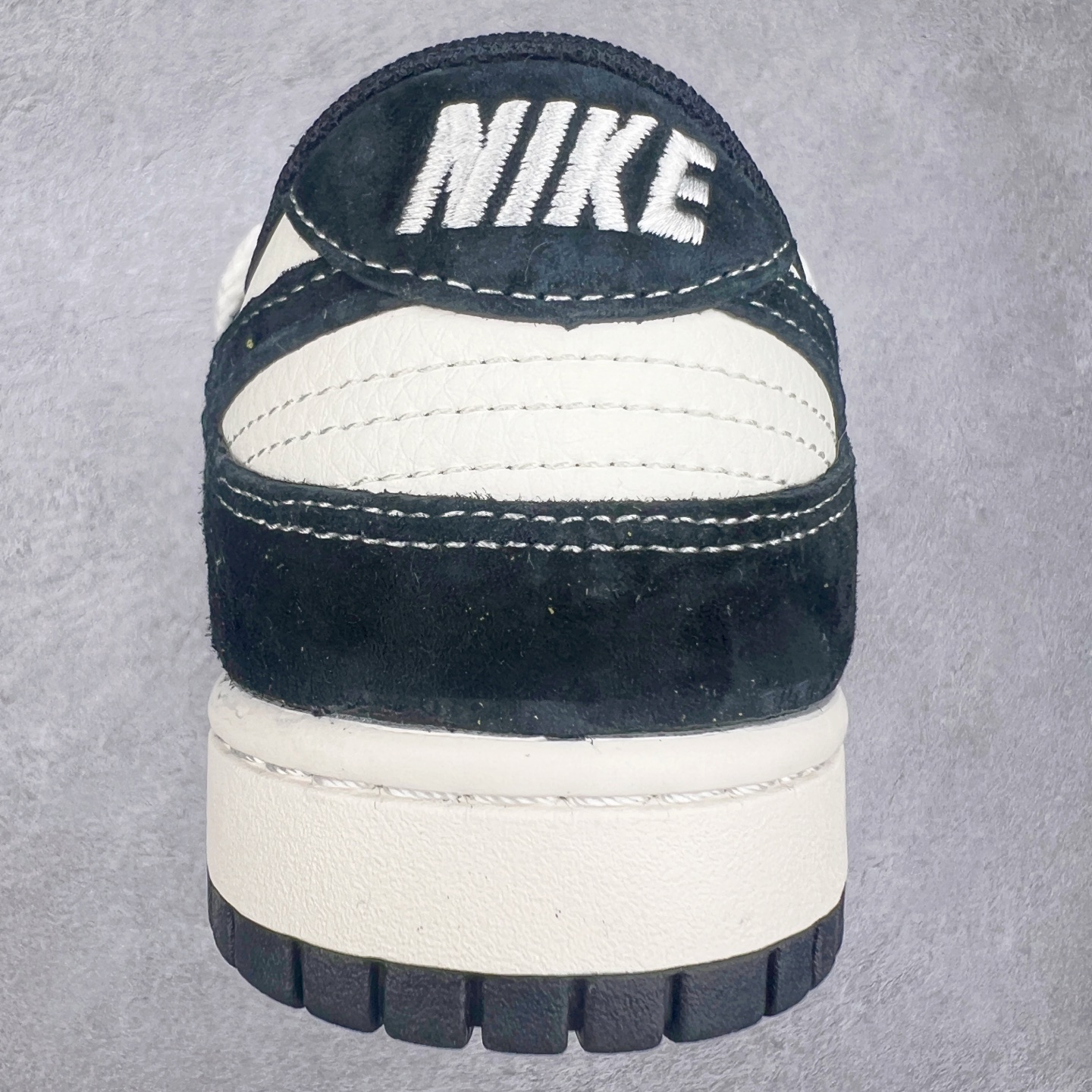 图片[8]-NK Dunk Low 定制配色 YX5066-226 大厂出品 极力推荐 原装头层材料 独家版型蒸餾加工帶來的是更好的视觉和脚感体验大厂纯原品质出货 清洁度 电绣工艺 皮料切割干净无任何毛边 细节完美 实拍调校N版已经零色差零失真 百分百还原实物色彩所见即所得 不存在货不对板色差等低级问题 选购参考实物拍摄 不混卖不参货 只用心做好货严格选品 承诺混一赔十 尺码：36 36.5 37.5 38 38.5 39 40 40.5 41 42 42.5 43 44 44.5 45 46-选品中心