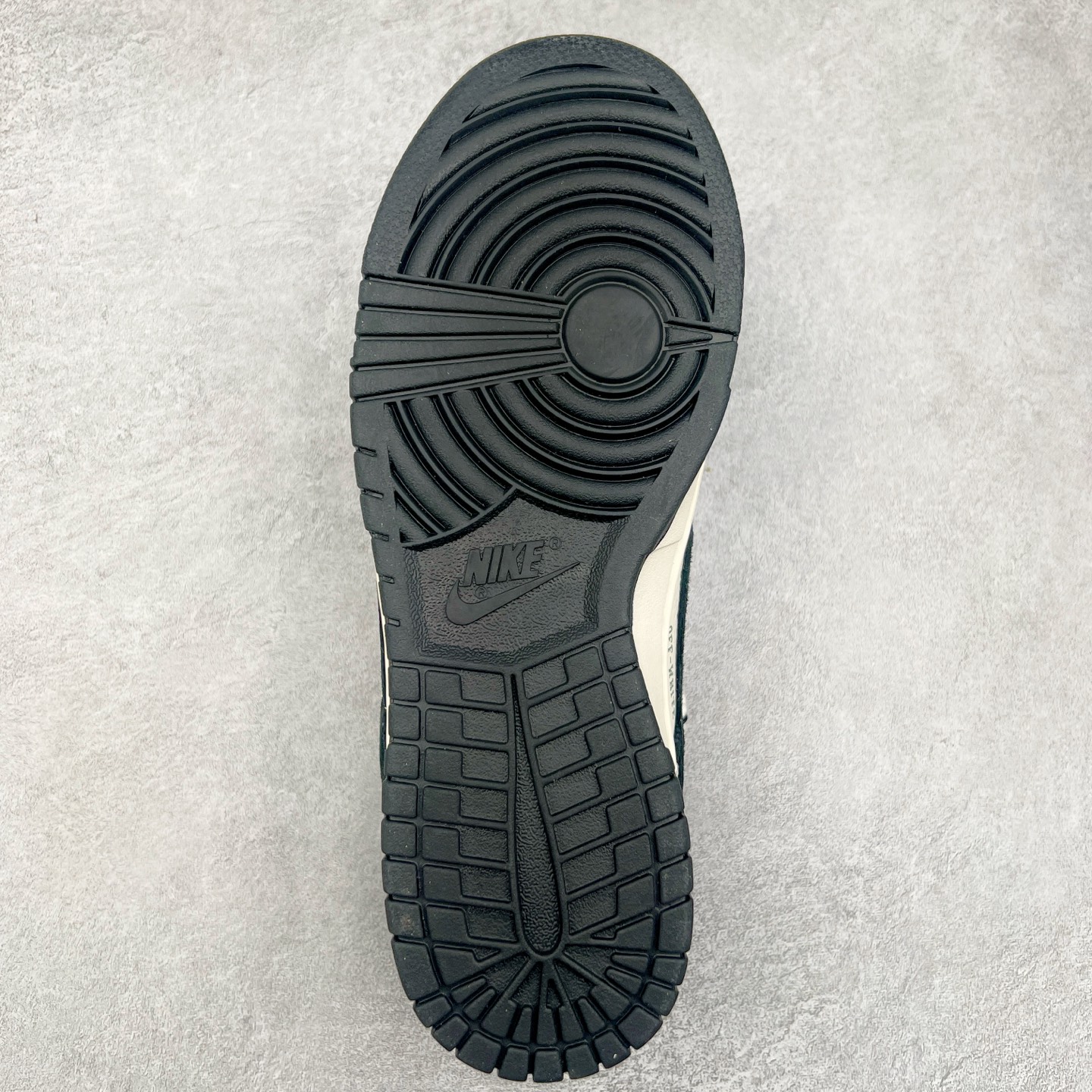 图片[9]-NK Dunk Low 定制配色 YX5066-226 大厂出品 极力推荐 原装头层材料 独家版型蒸餾加工帶來的是更好的视觉和脚感体验大厂纯原品质出货 清洁度 电绣工艺 皮料切割干净无任何毛边 细节完美 实拍调校N版已经零色差零失真 百分百还原实物色彩所见即所得 不存在货不对板色差等低级问题 选购参考实物拍摄 不混卖不参货 只用心做好货严格选品 承诺混一赔十 尺码：36 36.5 37.5 38 38.5 39 40 40.5 41 42 42.5 43 44 44.5 45 46-选品中心