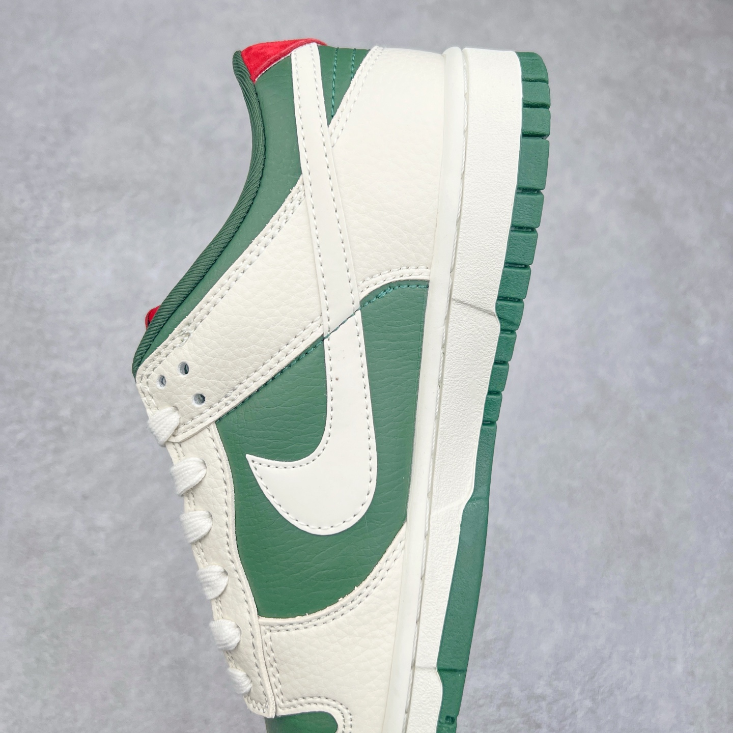 图片[7]-NK Dunk Low 定制配色 KK1333-032 大厂出品 极力推荐 原装头层材料 独家版型蒸餾加工帶來的是更好的视觉和脚感体验大厂纯原品质出货 清洁度 电绣工艺 皮料切割干净无任何毛边 细节完美 实拍调校N版已经零色差零失真 百分百还原实物色彩所见即所得 不存在货不对板色差等低级问题 选购参考实物拍摄 不混卖不参货 只用心做好货严格选品 承诺混一赔十 尺码：36 36.5 37.5 38 38.5 39 40 40.5 41 42 42.5 43 44 44.5 45 46-选品中心