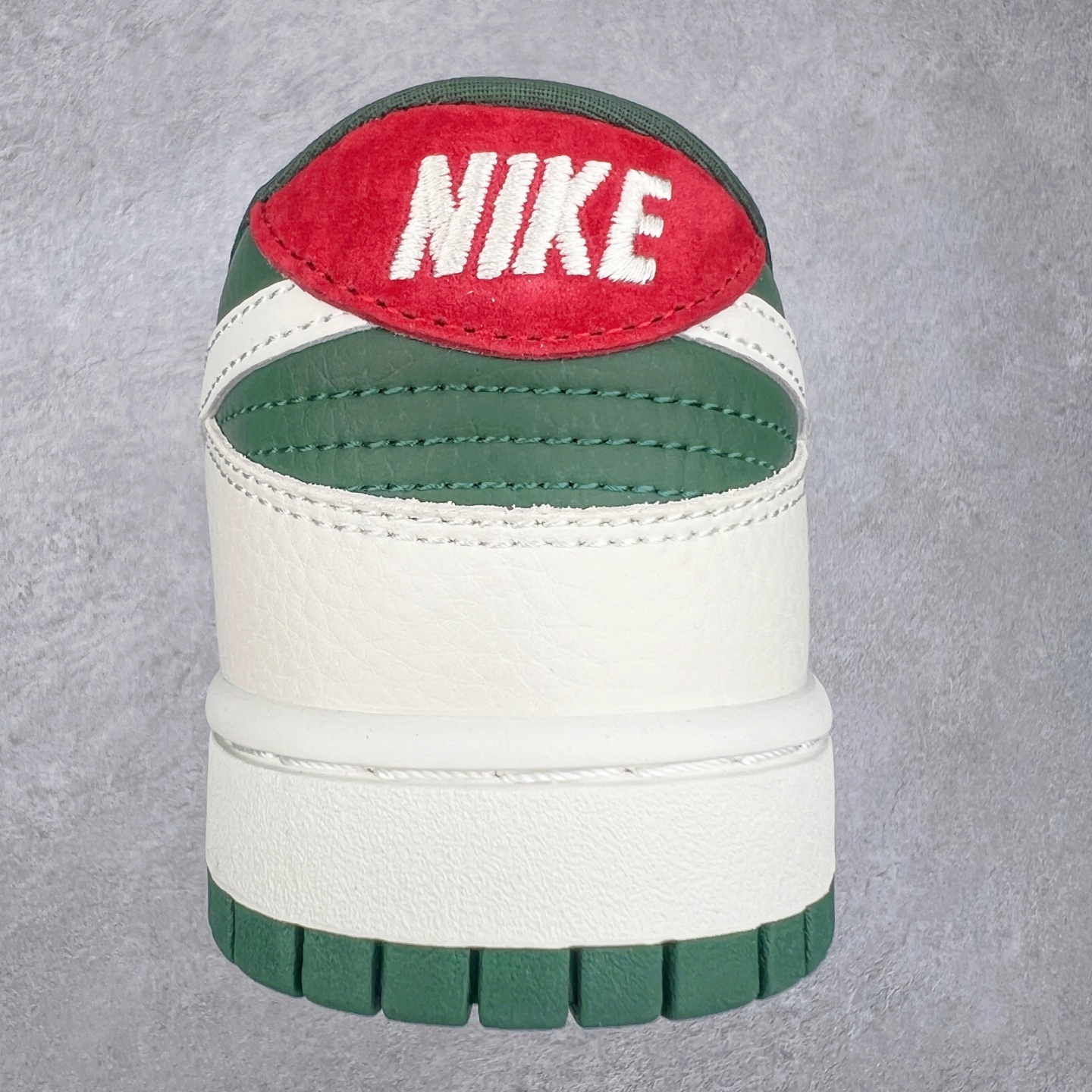 图片[8]-NK Dunk Low 定制配色 KK1333-032 大厂出品 极力推荐 原装头层材料 独家版型蒸餾加工帶來的是更好的视觉和脚感体验大厂纯原品质出货 清洁度 电绣工艺 皮料切割干净无任何毛边 细节完美 实拍调校N版已经零色差零失真 百分百还原实物色彩所见即所得 不存在货不对板色差等低级问题 选购参考实物拍摄 不混卖不参货 只用心做好货严格选品 承诺混一赔十 尺码：36 36.5 37.5 38 38.5 39 40 40.5 41 42 42.5 43 44 44.5 45 46-选品中心