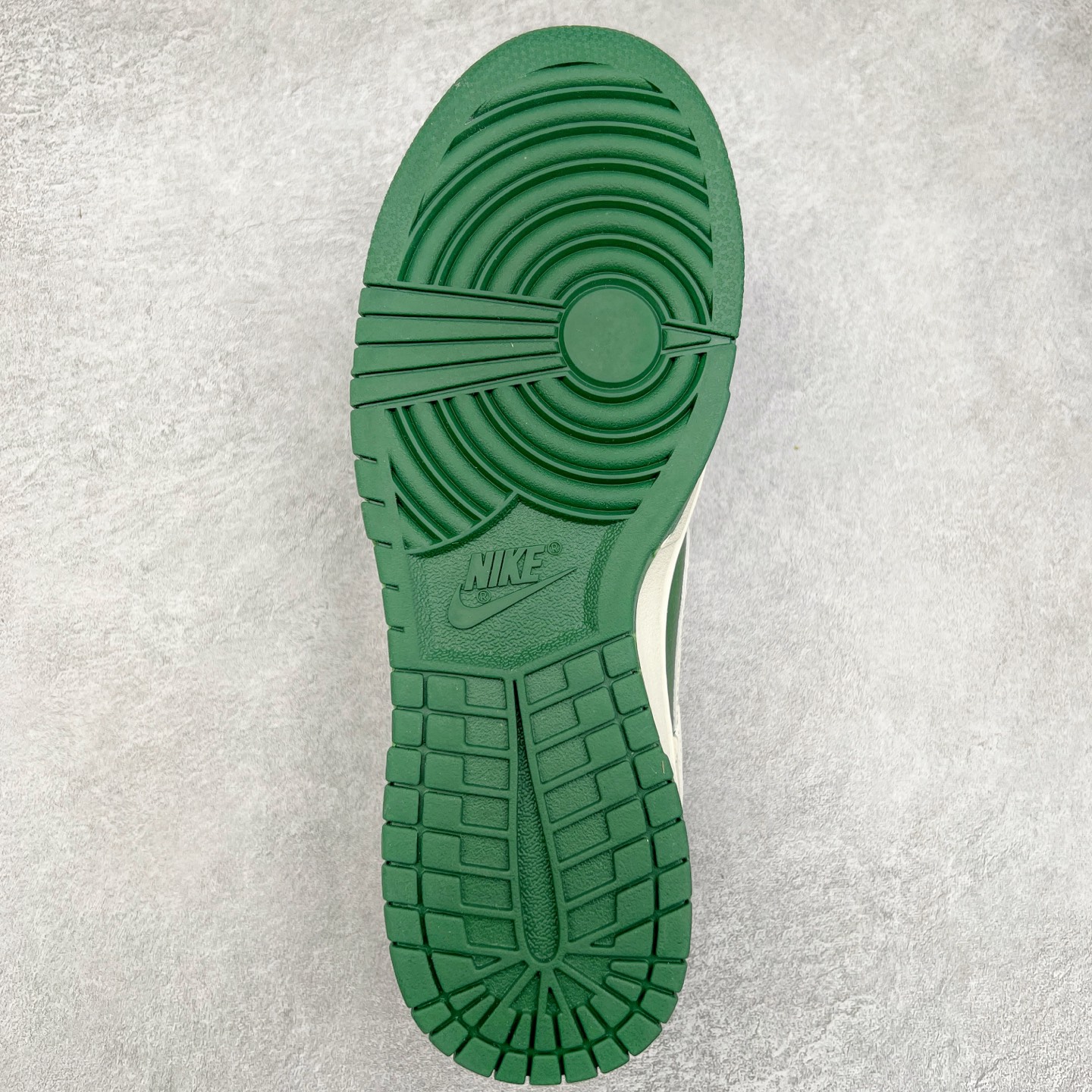 图片[9]-NK Dunk Low 定制配色 KK1333-032 大厂出品 极力推荐 原装头层材料 独家版型蒸餾加工帶來的是更好的视觉和脚感体验大厂纯原品质出货 清洁度 电绣工艺 皮料切割干净无任何毛边 细节完美 实拍调校N版已经零色差零失真 百分百还原实物色彩所见即所得 不存在货不对板色差等低级问题 选购参考实物拍摄 不混卖不参货 只用心做好货严格选品 承诺混一赔十 尺码：36 36.5 37.5 38 38.5 39 40 40.5 41 42 42.5 43 44 44.5 45 46-选品中心