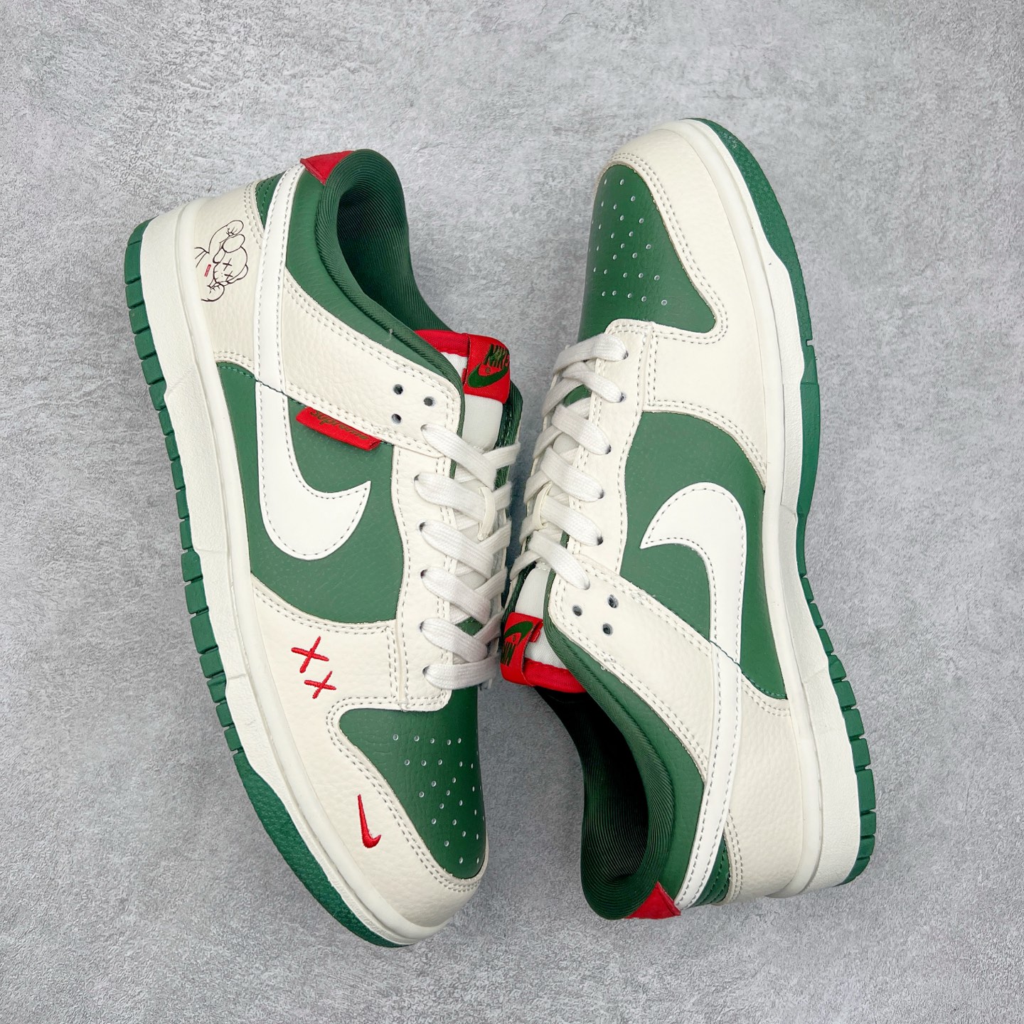 图片[3]-NK Dunk Low 定制配色 KK1333-032 大厂出品 极力推荐 原装头层材料 独家版型蒸餾加工帶來的是更好的视觉和脚感体验大厂纯原品质出货 清洁度 电绣工艺 皮料切割干净无任何毛边 细节完美 实拍调校N版已经零色差零失真 百分百还原实物色彩所见即所得 不存在货不对板色差等低级问题 选购参考实物拍摄 不混卖不参货 只用心做好货严格选品 承诺混一赔十 尺码：36 36.5 37.5 38 38.5 39 40 40.5 41 42 42.5 43 44 44.5 45 46-选品中心