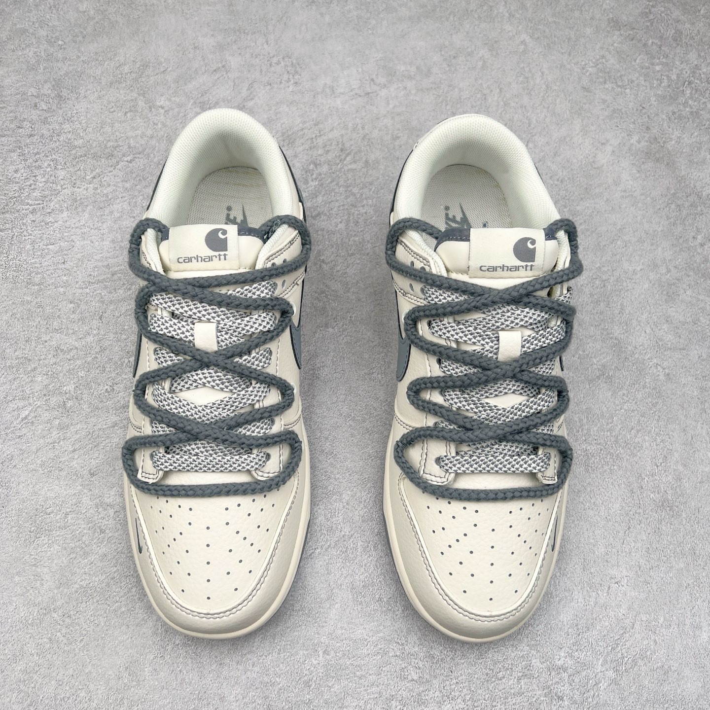 图片[2]-NK Dunk Low 定制配色 SJ2068-266 大厂出品 极力推荐 原装头层材料 独家版型蒸餾加工帶來的是更好的视觉和脚感体验大厂纯原品质出货 清洁度 电绣工艺 皮料切割干净无任何毛边 细节完美 实拍调校N版已经零色差零失真 百分百还原实物色彩所见即所得 不存在货不对板色差等低级问题 选购参考实物拍摄 不混卖不参货 只用心做好货严格选品 承诺混一赔十 尺码：36 36.5 37.5 38 38.5 39 40 40.5 41 42 42.5 43 44 44.5 45 46-选品中心