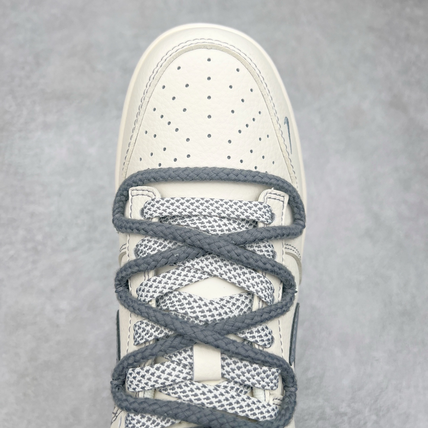 图片[4]-NK Dunk Low 定制配色 SJ2068-266 大厂出品 极力推荐 原装头层材料 独家版型蒸餾加工帶來的是更好的视觉和脚感体验大厂纯原品质出货 清洁度 电绣工艺 皮料切割干净无任何毛边 细节完美 实拍调校N版已经零色差零失真 百分百还原实物色彩所见即所得 不存在货不对板色差等低级问题 选购参考实物拍摄 不混卖不参货 只用心做好货严格选品 承诺混一赔十 尺码：36 36.5 37.5 38 38.5 39 40 40.5 41 42 42.5 43 44 44.5 45 46-选品中心