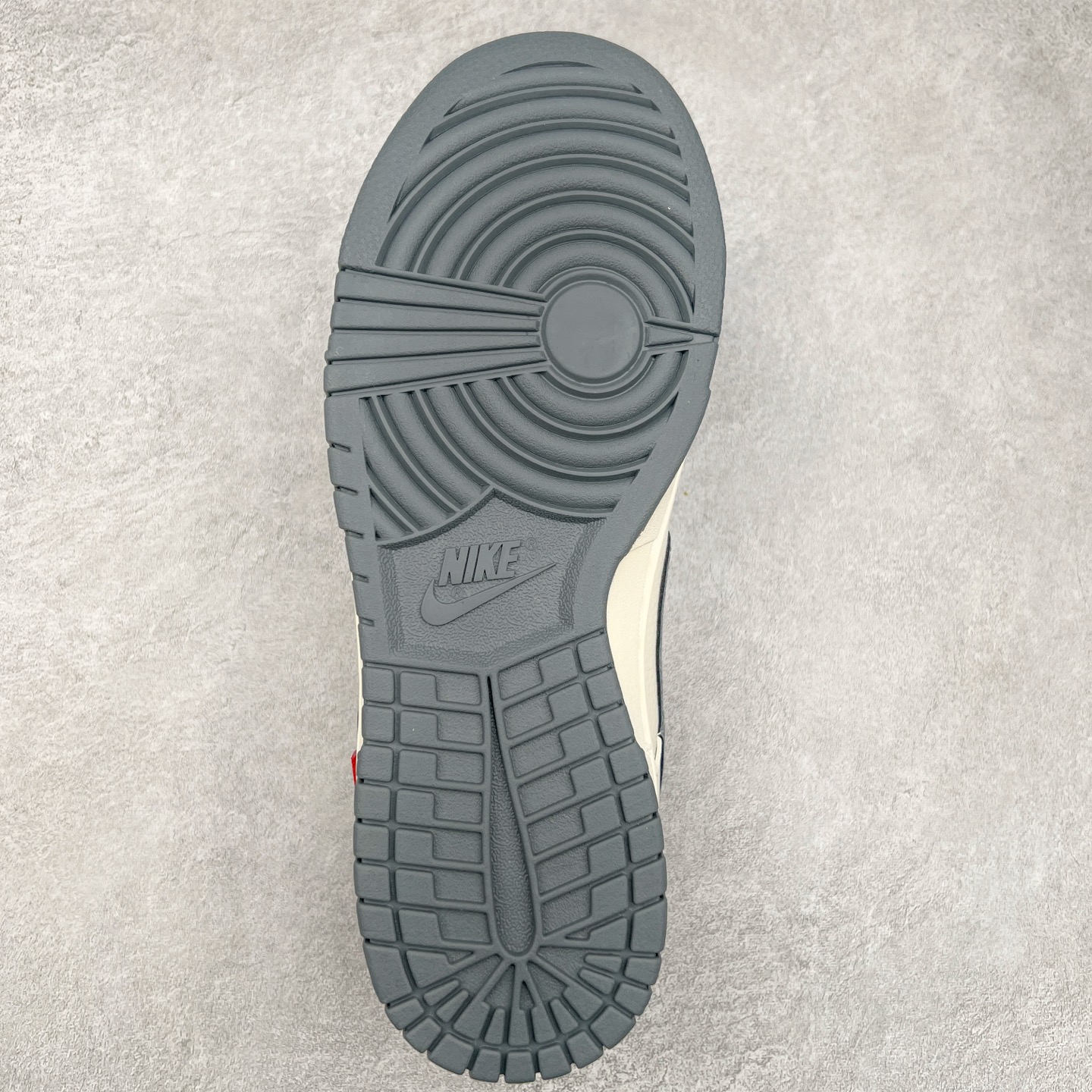 图片[9]-NK Dunk Low 定制配色 SJ2068-266 大厂出品 极力推荐 原装头层材料 独家版型蒸餾加工帶來的是更好的视觉和脚感体验大厂纯原品质出货 清洁度 电绣工艺 皮料切割干净无任何毛边 细节完美 实拍调校N版已经零色差零失真 百分百还原实物色彩所见即所得 不存在货不对板色差等低级问题 选购参考实物拍摄 不混卖不参货 只用心做好货严格选品 承诺混一赔十 尺码：36 36.5 37.5 38 38.5 39 40 40.5 41 42 42.5 43 44 44.5 45 46-选品中心