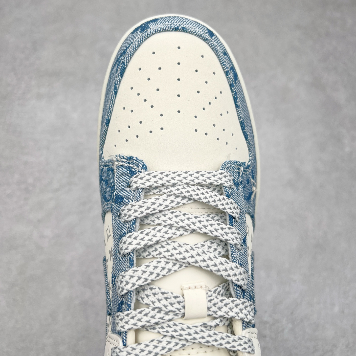 图片[4]-NK Dunk Low 定制配色 CH8311-237 大厂出品 极力推荐 原装头层材料 独家版型蒸餾加工帶來的是更好的视觉和脚感体验大厂纯原品质出货 清洁度 电绣工艺 皮料切割干净无任何毛边 细节完美 实拍调校N版已经零色差零失真 百分百还原实物色彩所见即所得 不存在货不对板色差等低级问题 选购参考实物拍摄 不混卖不参货 只用心做好货严格选品 承诺混一赔十 尺码：36 36.5 37.5 38 38.5 39 40 40.5 41 42 42.5 43 44 44.5 45 46-选品中心