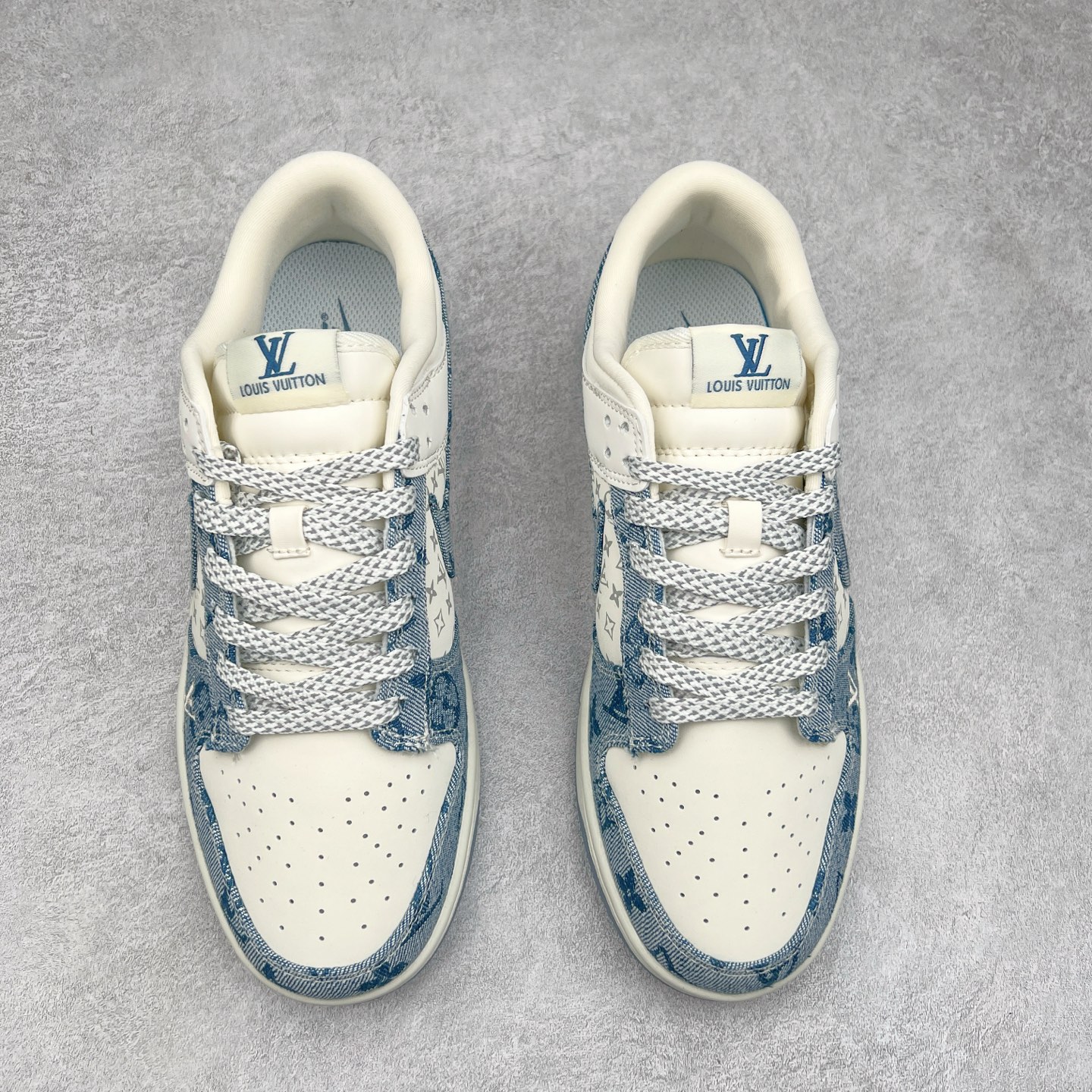 图片[2]-NK Dunk Low 定制配色 CH8311-237 大厂出品 极力推荐 原装头层材料 独家版型蒸餾加工帶來的是更好的视觉和脚感体验大厂纯原品质出货 清洁度 电绣工艺 皮料切割干净无任何毛边 细节完美 实拍调校N版已经零色差零失真 百分百还原实物色彩所见即所得 不存在货不对板色差等低级问题 选购参考实物拍摄 不混卖不参货 只用心做好货严格选品 承诺混一赔十 尺码：36 36.5 37.5 38 38.5 39 40 40.5 41 42 42.5 43 44 44.5 45 46-选品中心