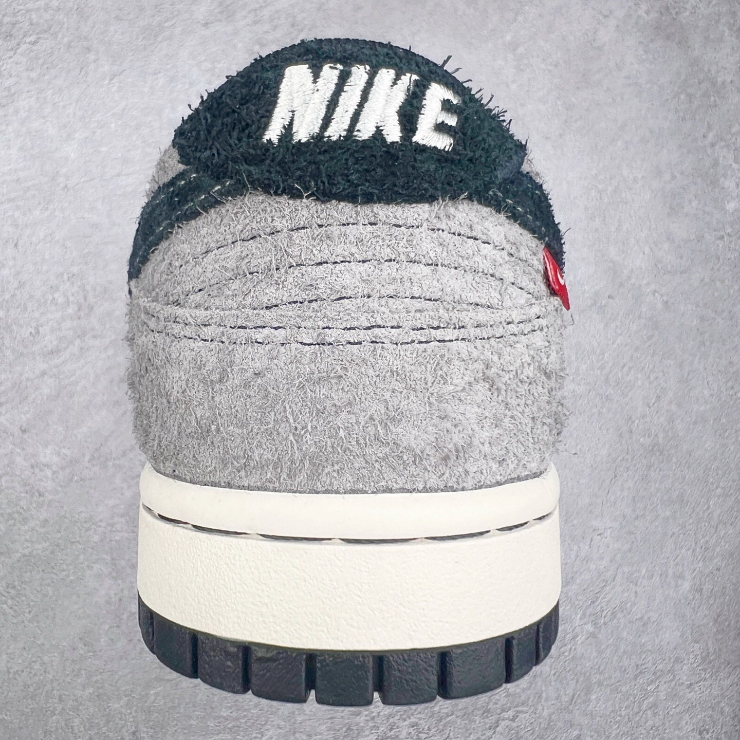 图片[8]-NK Dunk Low 定制配色 MM1089-027 大厂出品 极力推荐 原装头层材料 独家版型蒸餾加工帶來的是更好的视觉和脚感体验大厂纯原品质出货 清洁度 电绣工艺 皮料切割干净无任何毛边 细节完美 实拍调校N版已经零色差零失真 百分百还原实物色彩所见即所得 不存在货不对板色差等低级问题 选购参考实物拍摄 不混卖不参货 只用心做好货严格选品 承诺混一赔十 尺码：36 36.5 37.5 38 38.5 39 40 40.5 41 42 42.5 43 44 44.5 45 46-选品中心