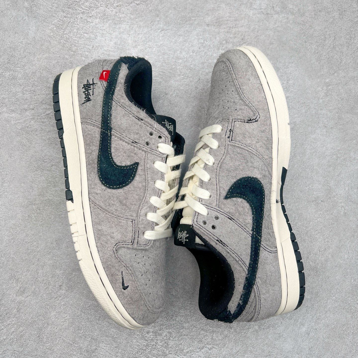 图片[3]-NK Dunk Low 定制配色 MM1089-027 大厂出品 极力推荐 原装头层材料 独家版型蒸餾加工帶來的是更好的视觉和脚感体验大厂纯原品质出货 清洁度 电绣工艺 皮料切割干净无任何毛边 细节完美 实拍调校N版已经零色差零失真 百分百还原实物色彩所见即所得 不存在货不对板色差等低级问题 选购参考实物拍摄 不混卖不参货 只用心做好货严格选品 承诺混一赔十 尺码：36 36.5 37.5 38 38.5 39 40 40.5 41 42 42.5 43 44 44.5 45 46-选品中心