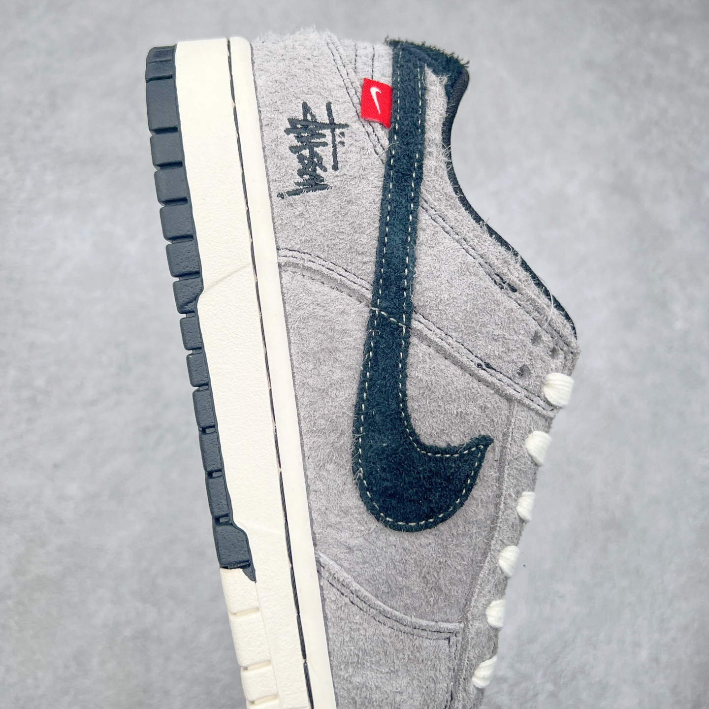 图片[6]-NK Dunk Low 定制配色 MM1089-027 大厂出品 极力推荐 原装头层材料 独家版型蒸餾加工帶來的是更好的视觉和脚感体验大厂纯原品质出货 清洁度 电绣工艺 皮料切割干净无任何毛边 细节完美 实拍调校N版已经零色差零失真 百分百还原实物色彩所见即所得 不存在货不对板色差等低级问题 选购参考实物拍摄 不混卖不参货 只用心做好货严格选品 承诺混一赔十 尺码：36 36.5 37.5 38 38.5 39 40 40.5 41 42 42.5 43 44 44.5 45 46-选品中心