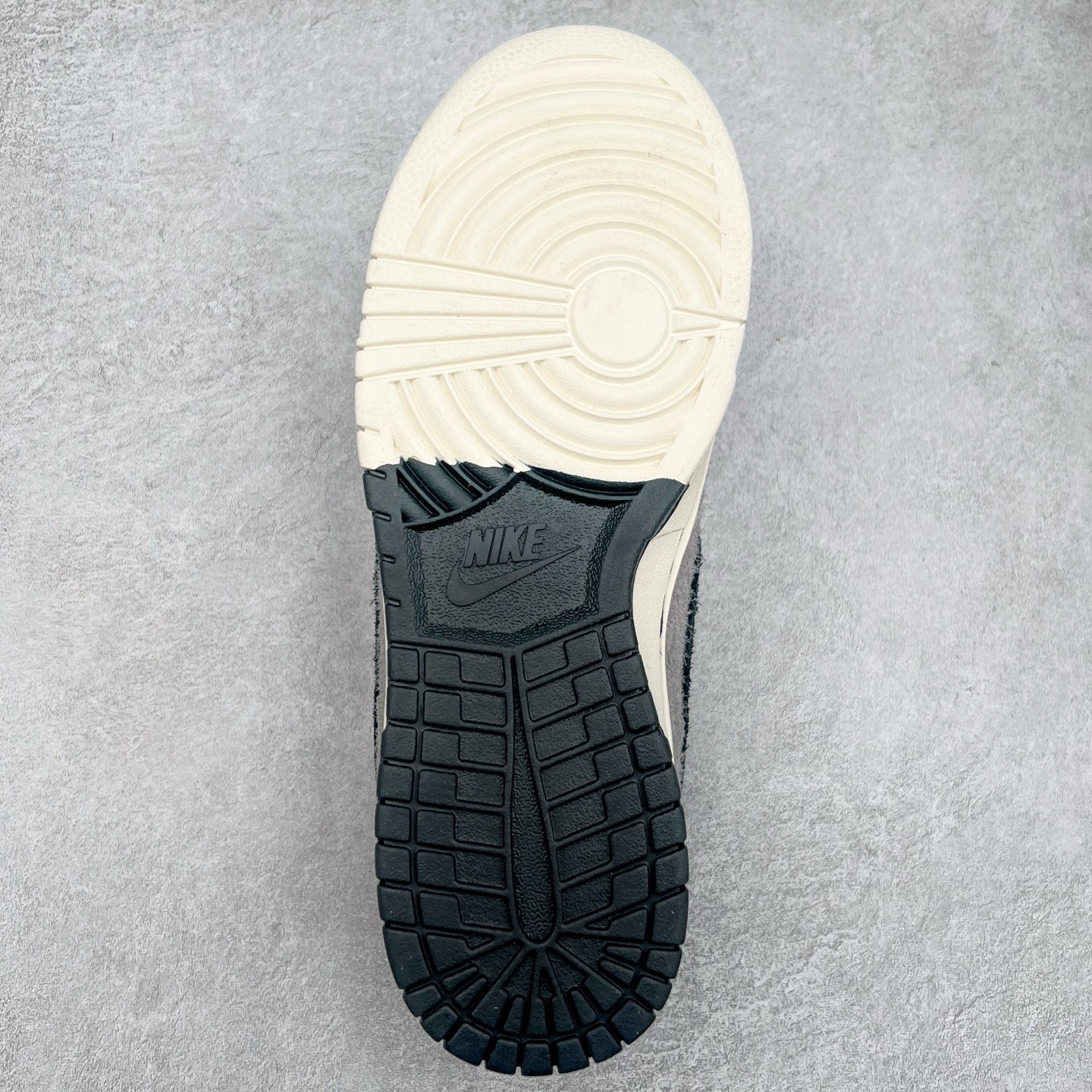 图片[9]-NK Dunk Low 定制配色 MM1089-027 大厂出品 极力推荐 原装头层材料 独家版型蒸餾加工帶來的是更好的视觉和脚感体验大厂纯原品质出货 清洁度 电绣工艺 皮料切割干净无任何毛边 细节完美 实拍调校N版已经零色差零失真 百分百还原实物色彩所见即所得 不存在货不对板色差等低级问题 选购参考实物拍摄 不混卖不参货 只用心做好货严格选品 承诺混一赔十 尺码：36 36.5 37.5 38 38.5 39 40 40.5 41 42 42.5 43 44 44.5 45 46-选品中心