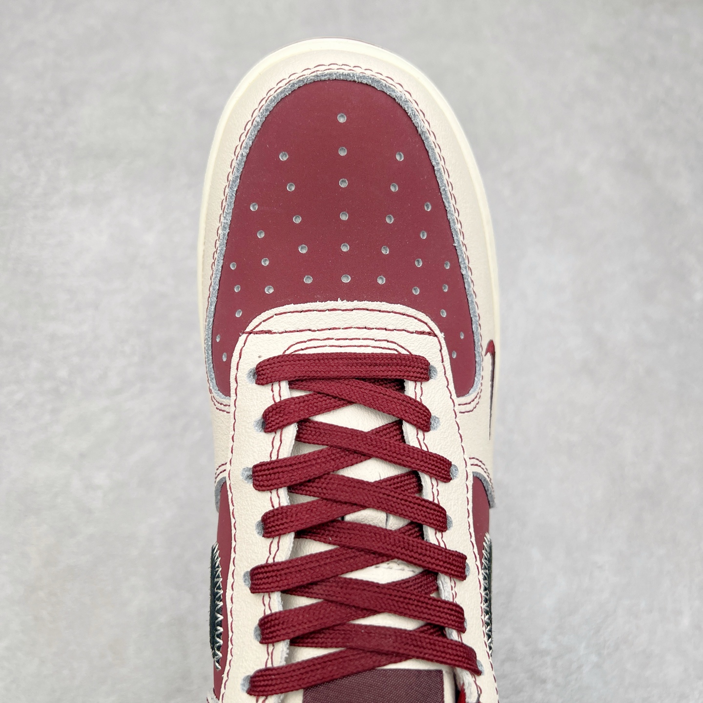 图片[4]-NK Air Force 1´07 Low 空军一号低帮百搭休闲运动板鞋 KK1988-046 柔软、弹性十足的缓震性能和出色的中底设计 横跨复古与现代的外型结合 造就出风靡全球 三十多年的Force 1 直到今天还深受青睐 实拍调校N版已经零色差零失真 百分百还原实物色彩所见即所得 不存在货不对板色差等低级问题 选购参考实物拍摄 不混卖不参货 只用心做好货严格选品 承诺混一赔十 尺码：36 36.5 37.5 38 38.5 39 40 40.5 41 42 42.5 43 44 44.5 45 46-选品中心