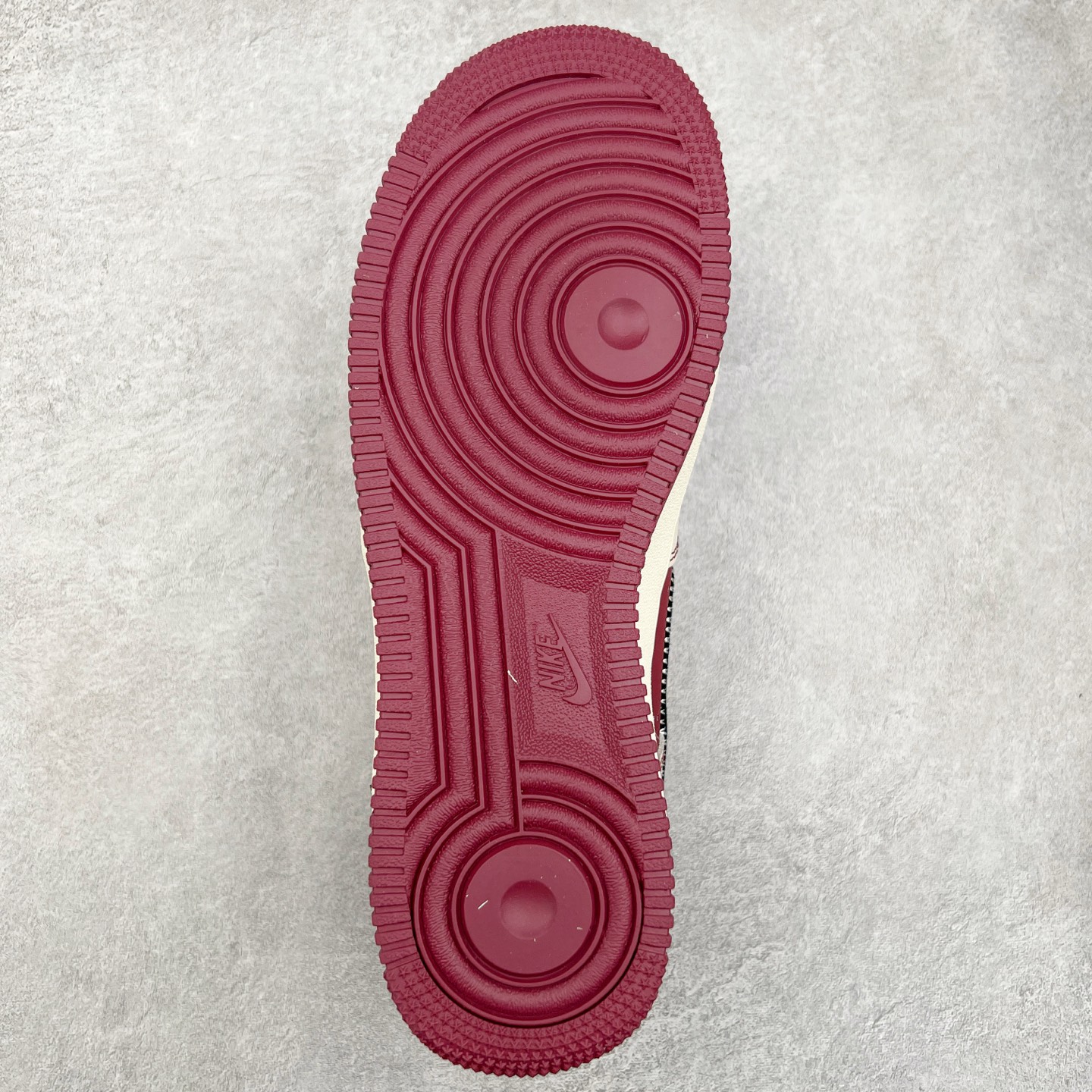 图片[9]-NK Air Force 1´07 Low 空军一号低帮百搭休闲运动板鞋 KK1988-046 柔软、弹性十足的缓震性能和出色的中底设计 横跨复古与现代的外型结合 造就出风靡全球 三十多年的Force 1 直到今天还深受青睐 实拍调校N版已经零色差零失真 百分百还原实物色彩所见即所得 不存在货不对板色差等低级问题 选购参考实物拍摄 不混卖不参货 只用心做好货严格选品 承诺混一赔十 尺码：36 36.5 37.5 38 38.5 39 40 40.5 41 42 42.5 43 44 44.5 45 46-选品中心