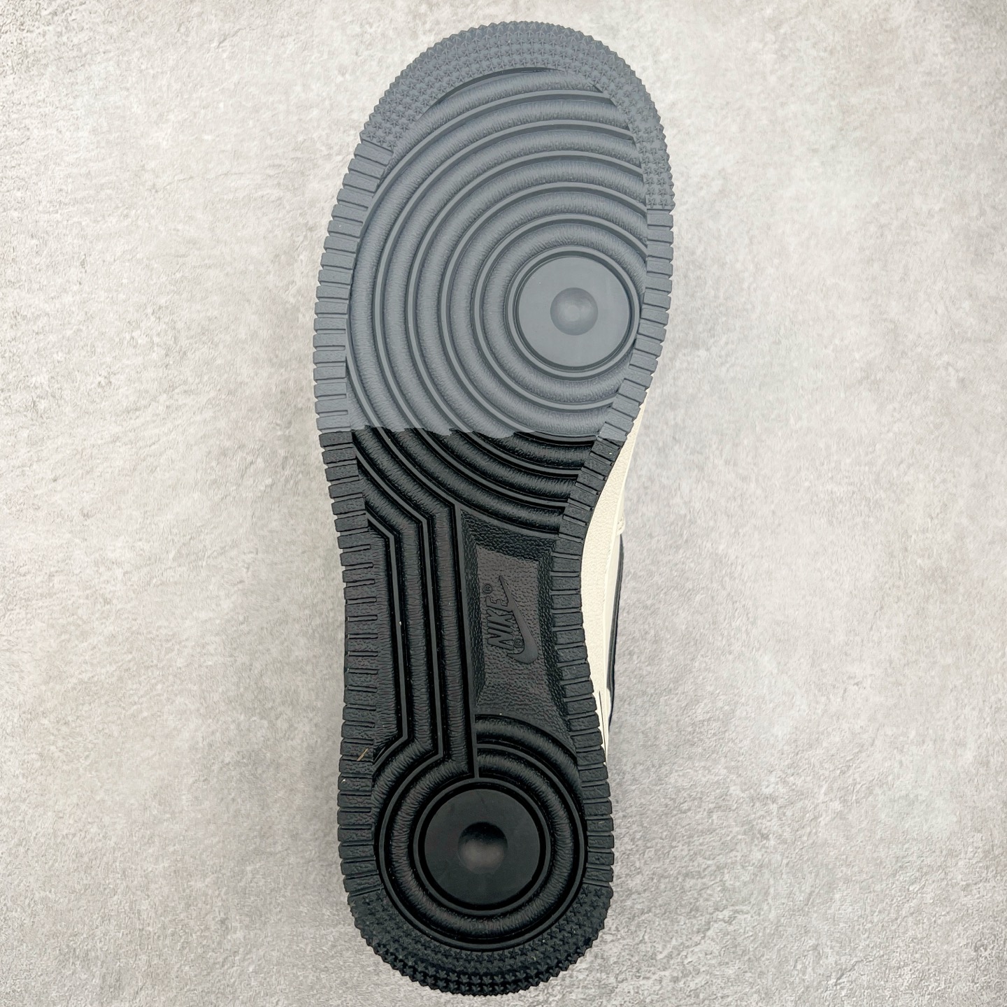 图片[9]-NK Air Force 1´07 Low 空军一号低帮百搭休闲运动板鞋 XZ6188-362 柔软、弹性十足的缓震性能和出色的中底设计 横跨复古与现代的外型结合 造就出风靡全球 三十多年的Force 1 直到今天还深受青睐 尺码：36 36.5 37.5 38 38.5 39 40 40.5 41 42 42.5 43 44 44.5 45-选品中心