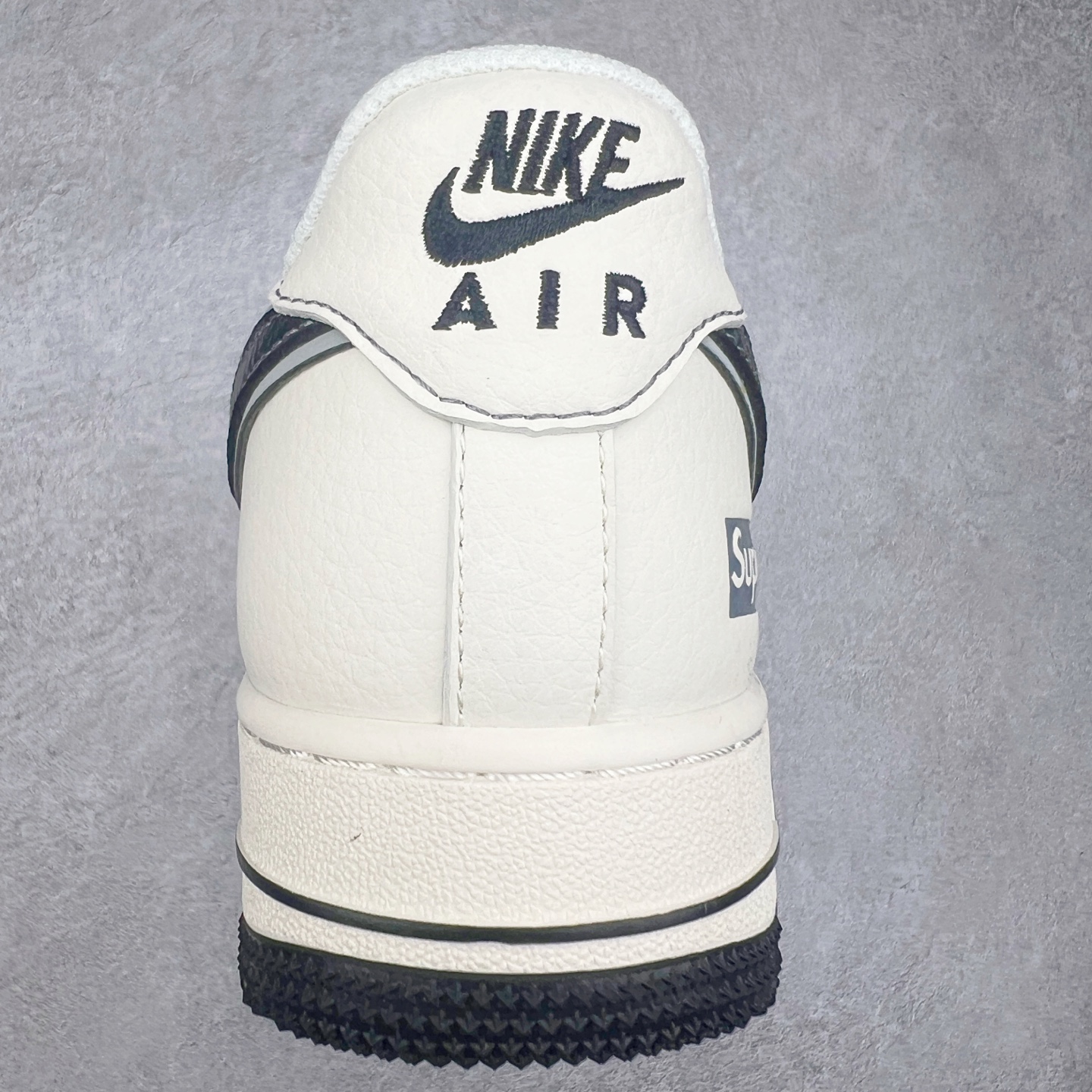 图片[8]-NK Air Force 1´07 Low 空军一号低帮百搭休闲运动板鞋 XZ6188-362 柔软、弹性十足的缓震性能和出色的中底设计 横跨复古与现代的外型结合 造就出风靡全球 三十多年的Force 1 直到今天还深受青睐 尺码：36 36.5 37.5 38 38.5 39 40 40.5 41 42 42.5 43 44 44.5 45-选品中心