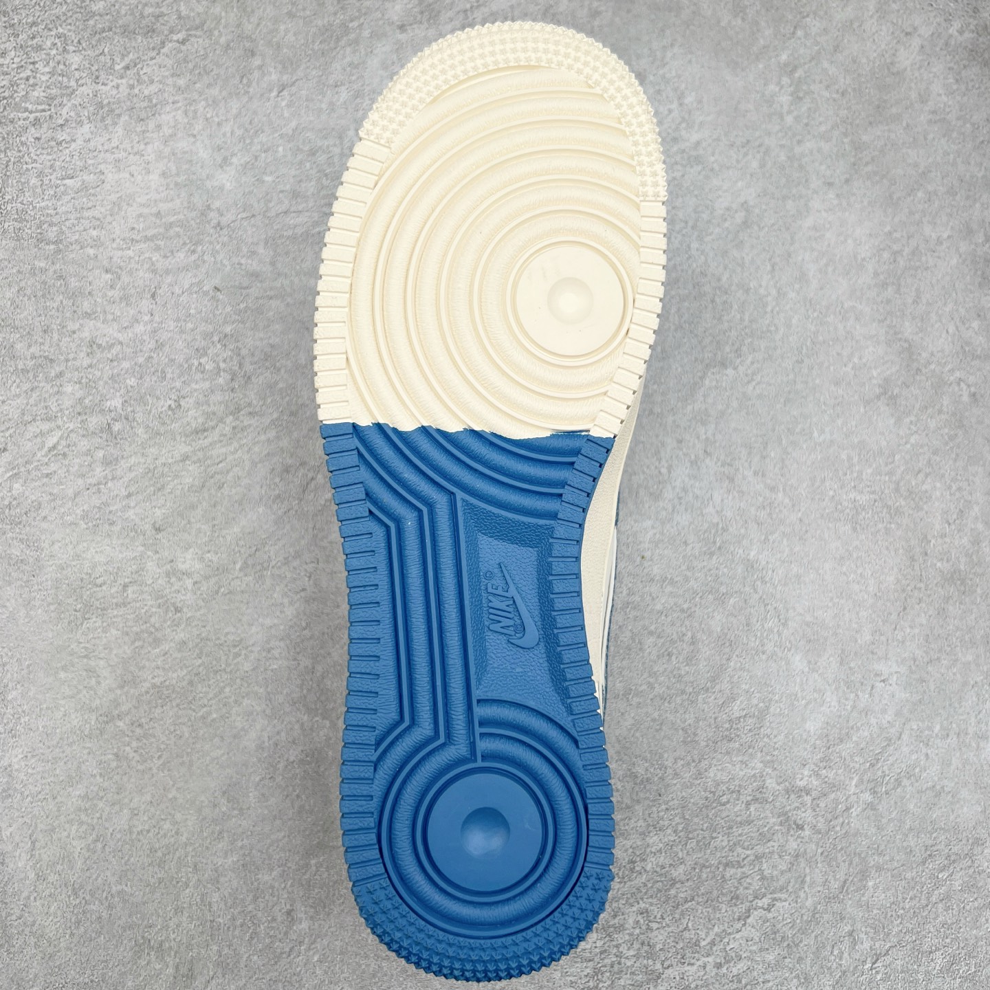 图片[9]-NK Air Force 1´07 Low 空军一号低帮百搭休闲运动板鞋 SJ1198-001 柔软、弹性十足的缓震性能和出色的中底设计 横跨复古与现代的外型结合 造就出风靡全球 三十多年的Force 1 直到今天还深受青睐 尺码：36 36.5 37.5 38 38.5 39 40 40.5 41 42 42.5 43 44 44.5 45-选品中心