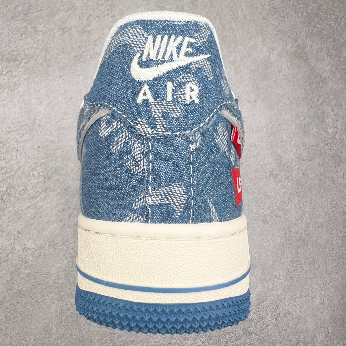 图片[8]-NK Air Force 1´07 Low 空军一号低帮百搭休闲运动板鞋 SJ1198-001 柔软、弹性十足的缓震性能和出色的中底设计 横跨复古与现代的外型结合 造就出风靡全球 三十多年的Force 1 直到今天还深受青睐 尺码：36 36.5 37.5 38 38.5 39 40 40.5 41 42 42.5 43 44 44.5 45-选品中心