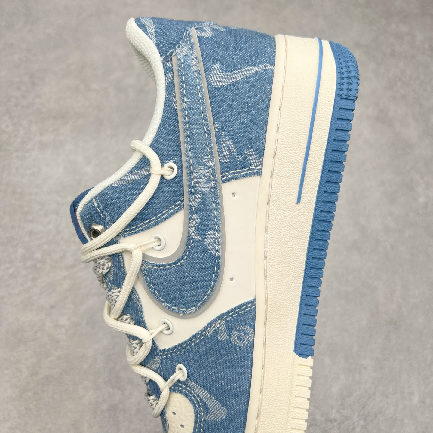 图片[7]-NK Air Force 1´07 Low 空军一号低帮百搭休闲运动板鞋 SJ1198-001 柔软、弹性十足的缓震性能和出色的中底设计 横跨复古与现代的外型结合 造就出风靡全球 三十多年的Force 1 直到今天还深受青睐 尺码：36 36.5 37.5 38 38.5 39 40 40.5 41 42 42.5 43 44 44.5 45-选品中心