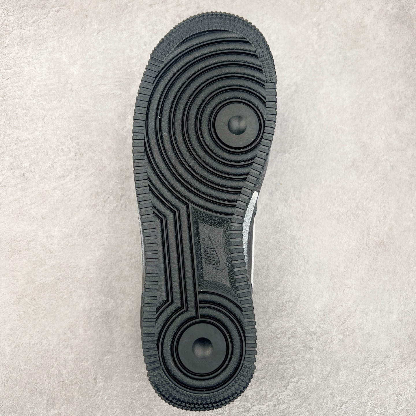 图片[9]-NK Air Force 1´07 Low 空军一号低帮百搭休闲运动板鞋 ZH0316-059 柔软、弹性十足的缓震性能和出色的中底设计 横跨复古与现代的外型结合 造就出风靡全球 三十多年的Force 1 直到今天还深受青睐 实拍调校N版已经零色差零失真 百分百还原实物色彩所见即所得 不存在货不对板色差等低级问题 选购参考实物拍摄 不混卖不参货 只用心做好货严格选品 承诺混一赔十 尺码：36 36.5 37.5 38 38.5 39 40 40.5 41 42 42.5 43 44 44.5 45 46-选品中心