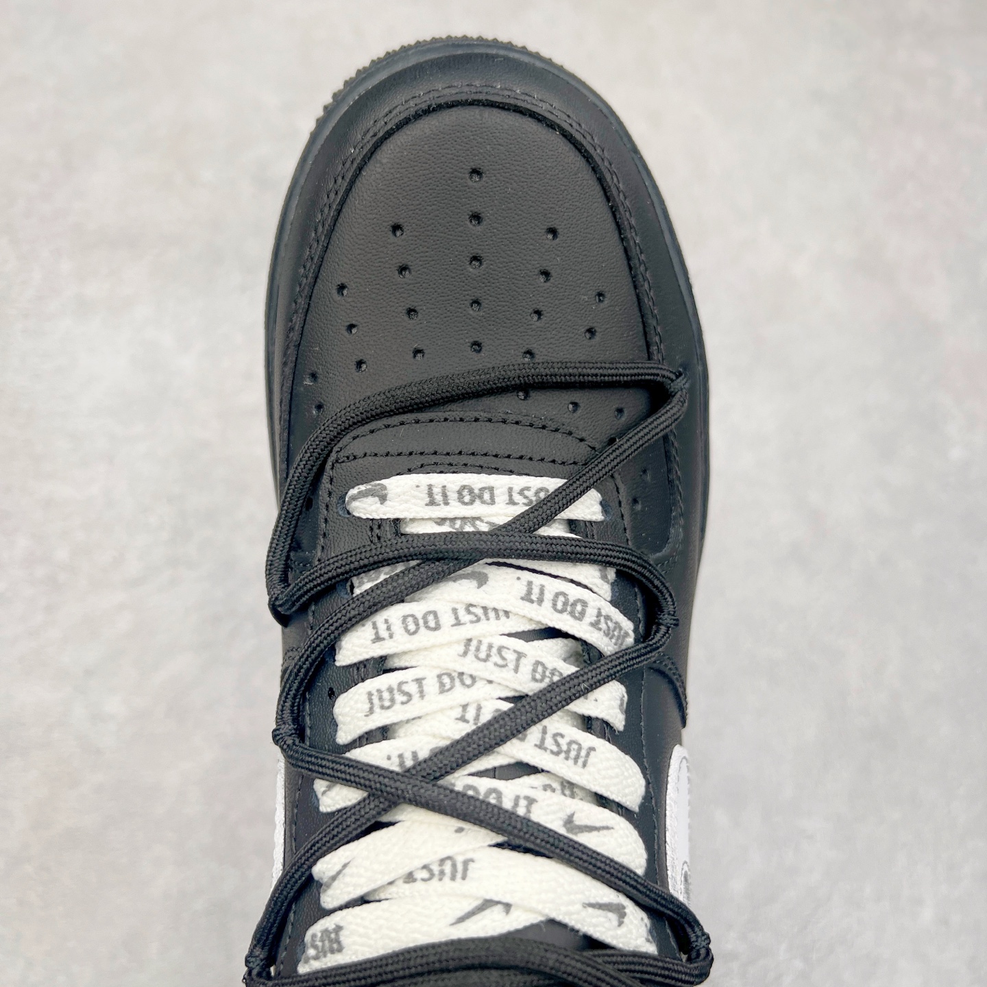 图片[4]-NK Air Force 1´07 Low 空军一号低帮百搭休闲运动板鞋 ZH0316-059 柔软、弹性十足的缓震性能和出色的中底设计 横跨复古与现代的外型结合 造就出风靡全球 三十多年的Force 1 直到今天还深受青睐 实拍调校N版已经零色差零失真 百分百还原实物色彩所见即所得 不存在货不对板色差等低级问题 选购参考实物拍摄 不混卖不参货 只用心做好货严格选品 承诺混一赔十 尺码：36 36.5 37.5 38 38.5 39 40 40.5 41 42 42.5 43 44 44.5 45 46-选品中心