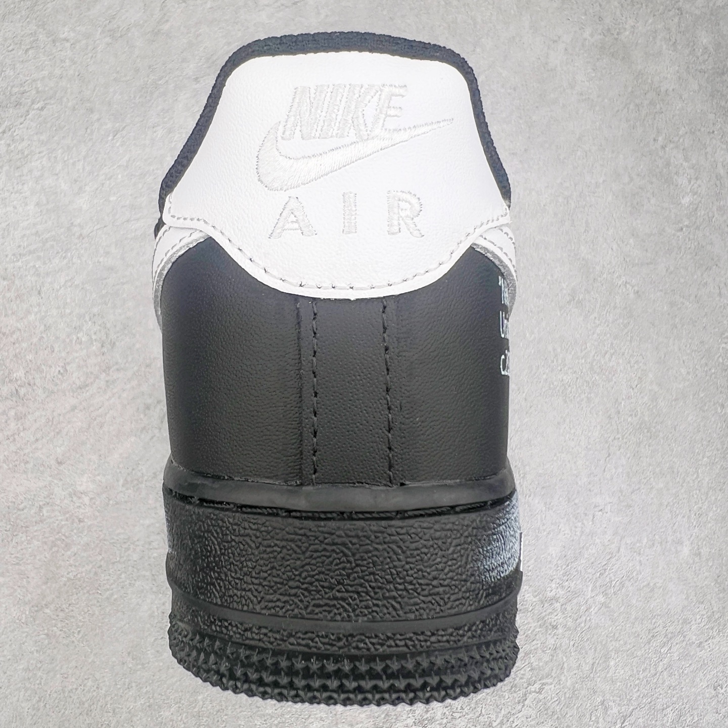 图片[8]-NK Air Force 1´07 Low 空军一号低帮百搭休闲运动板鞋 ZH0316-059 柔软、弹性十足的缓震性能和出色的中底设计 横跨复古与现代的外型结合 造就出风靡全球 三十多年的Force 1 直到今天还深受青睐 实拍调校N版已经零色差零失真 百分百还原实物色彩所见即所得 不存在货不对板色差等低级问题 选购参考实物拍摄 不混卖不参货 只用心做好货严格选品 承诺混一赔十 尺码：36 36.5 37.5 38 38.5 39 40 40.5 41 42 42.5 43 44 44.5 45 46-选品中心