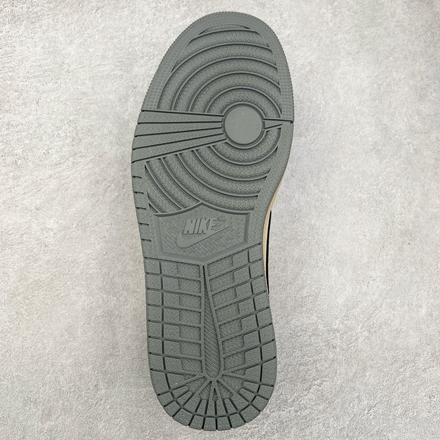 图片[9]-TS x Air Jordan AJ1 Low 倒钩低帮联名定制配色 CH6336-013 原厂内置气垫魔块 A模大底 头层小牛皮 鞋舌AJ原厂专用牛津布+AJ专用反口珍珠布+原厂无杂质高弹内里海棉+特殊封边弹力鞋带 实拍调校N版已经零色差零失真 百分百还原实物色彩所见即所得 不存在货不对板色差等低级问题 选购参考实物拍摄 不混卖不参货 只用心做好货严格选品 承诺混一赔十 尺码：36 36.5 37.5 38 38.5 39 40 40.5 41 42 42.5 43 44 44.5 45-选品中心