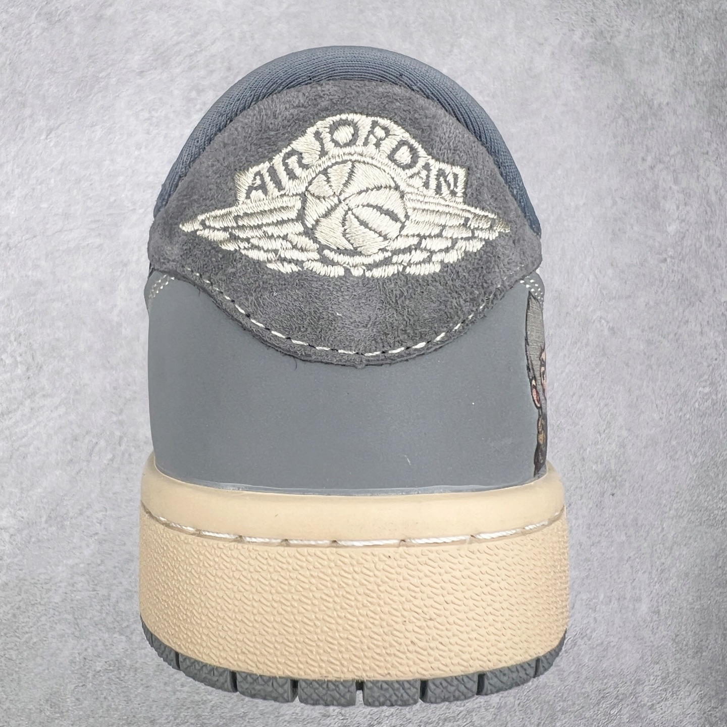 图片[8]-TS x Air Jordan AJ1 Low 倒钩低帮联名定制配色 CH6336-013 原厂内置气垫魔块 A模大底 头层小牛皮 鞋舌AJ原厂专用牛津布+AJ专用反口珍珠布+原厂无杂质高弹内里海棉+特殊封边弹力鞋带 实拍调校N版已经零色差零失真 百分百还原实物色彩所见即所得 不存在货不对板色差等低级问题 选购参考实物拍摄 不混卖不参货 只用心做好货严格选品 承诺混一赔十 尺码：36 36.5 37.5 38 38.5 39 40 40.5 41 42 42.5 43 44 44.5 45-选品中心