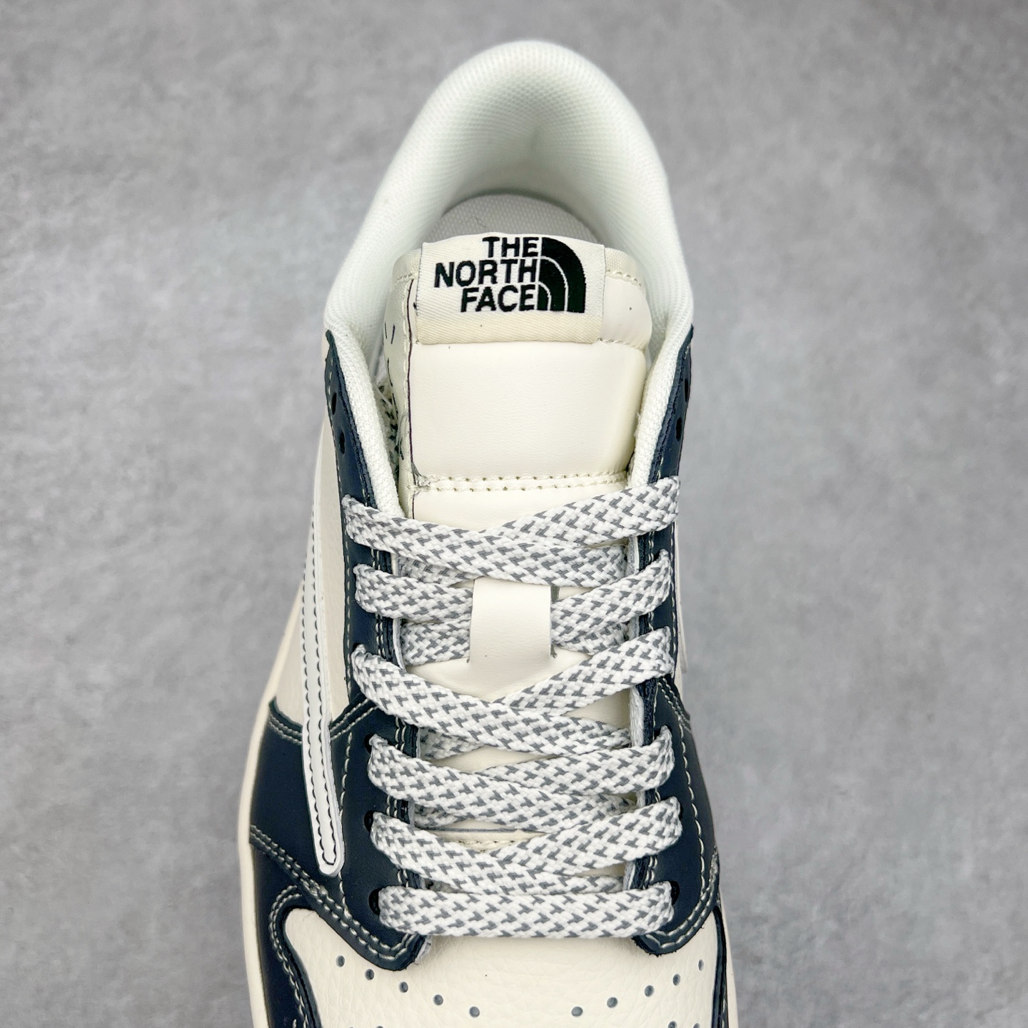 图片[5]-TS x Air Jordan AJ1 Low 倒钩低帮联名定制配色 XS6089-509 原厂内置气垫魔块 A模大底 头层小牛皮 鞋舌AJ原厂专用牛津布+AJ专用反口珍珠布+原厂无杂质高弹内里海棉+特殊封边弹力鞋带 实拍调校N版已经零色差零失真 百分百还原实物色彩所见即所得 不存在货不对板色差等低级问题 选购参考实物拍摄 不混卖不参货 只用心做好货严格选品 承诺混一赔十 尺码：36 36.5 37.5 38 38.5 39 40 40.5 41 42 42.5 43 44 44.5 45-选品中心