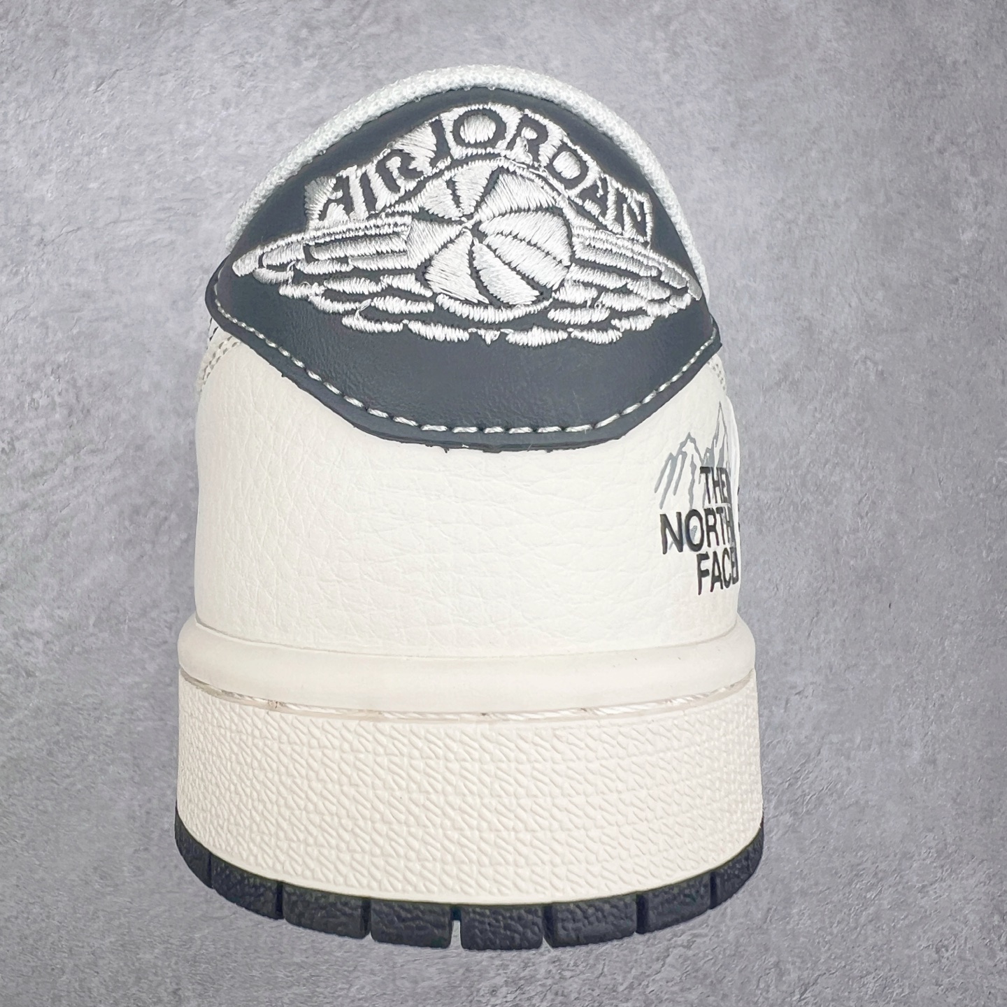 图片[8]-TS x Air Jordan AJ1 Low 倒钩低帮联名定制配色 XS6089-509 原厂内置气垫魔块 A模大底 头层小牛皮 鞋舌AJ原厂专用牛津布+AJ专用反口珍珠布+原厂无杂质高弹内里海棉+特殊封边弹力鞋带 实拍调校N版已经零色差零失真 百分百还原实物色彩所见即所得 不存在货不对板色差等低级问题 选购参考实物拍摄 不混卖不参货 只用心做好货严格选品 承诺混一赔十 尺码：36 36.5 37.5 38 38.5 39 40 40.5 41 42 42.5 43 44 44.5 45-选品中心