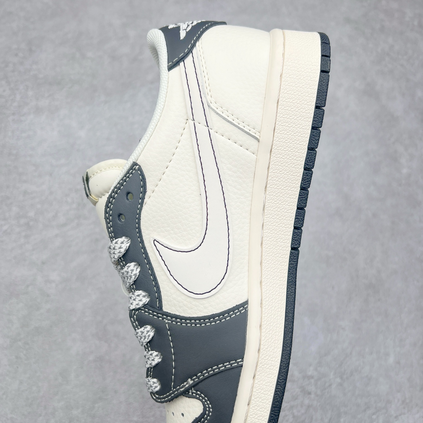 图片[7]-TS x Air Jordan AJ1 Low 倒钩低帮联名定制配色 XS6089-509 原厂内置气垫魔块 A模大底 头层小牛皮 鞋舌AJ原厂专用牛津布+AJ专用反口珍珠布+原厂无杂质高弹内里海棉+特殊封边弹力鞋带 实拍调校N版已经零色差零失真 百分百还原实物色彩所见即所得 不存在货不对板色差等低级问题 选购参考实物拍摄 不混卖不参货 只用心做好货严格选品 承诺混一赔十 尺码：36 36.5 37.5 38 38.5 39 40 40.5 41 42 42.5 43 44 44.5 45-选品中心
