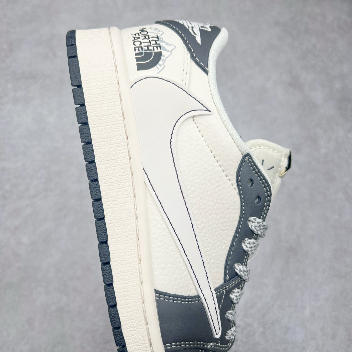 图片[6]-TS x Air Jordan AJ1 Low 倒钩低帮联名定制配色 XS6089-509 原厂内置气垫魔块 A模大底 头层小牛皮 鞋舌AJ原厂专用牛津布+AJ专用反口珍珠布+原厂无杂质高弹内里海棉+特殊封边弹力鞋带 实拍调校N版已经零色差零失真 百分百还原实物色彩所见即所得 不存在货不对板色差等低级问题 选购参考实物拍摄 不混卖不参货 只用心做好货严格选品 承诺混一赔十 尺码：36 36.5 37.5 38 38.5 39 40 40.5 41 42 42.5 43 44 44.5 45-选品中心