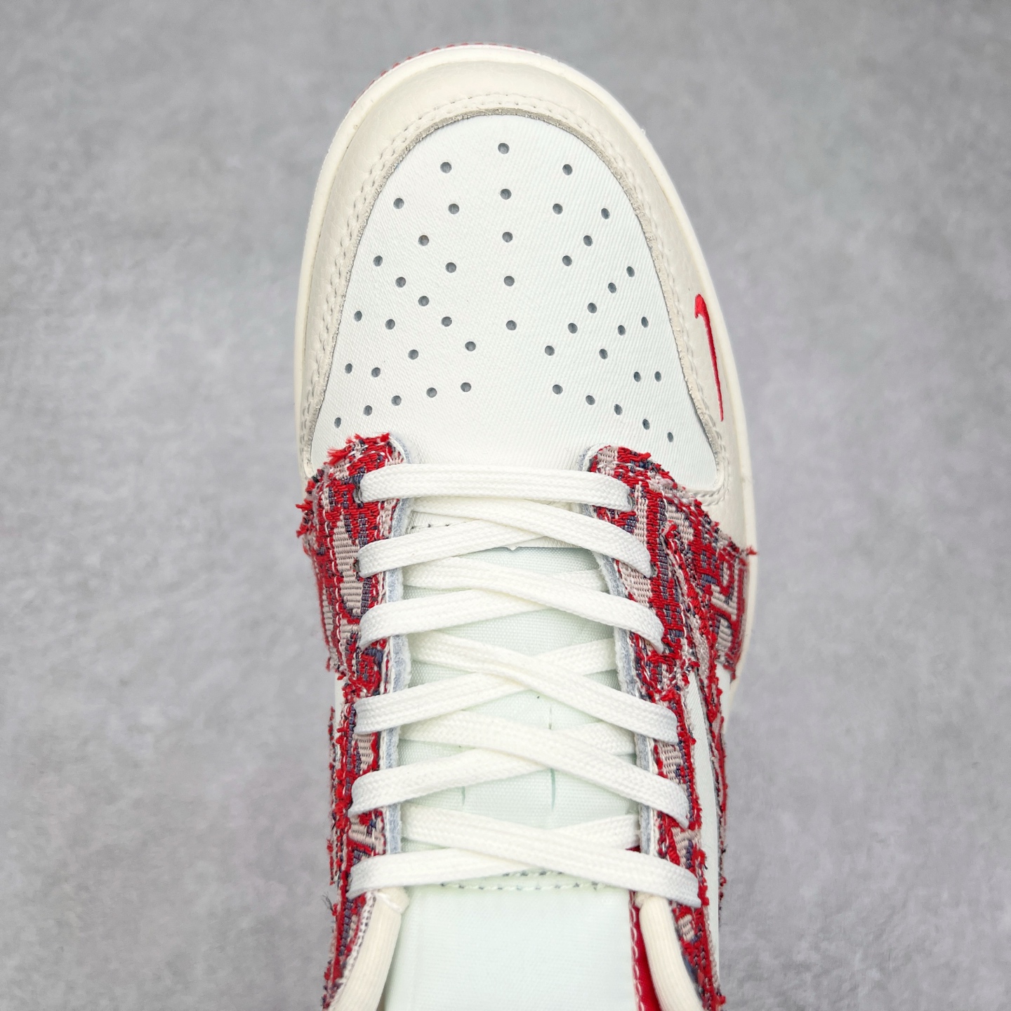 图片[4]-TS x Air Jordan AJ1 Low 倒钩低帮联名定制配色 XS2024-042 原厂内置气垫魔块 A模大底 头层小牛皮 鞋舌AJ原厂专用牛津布+AJ专用反口珍珠布+原厂无杂质高弹内里海棉+特殊封边弹力鞋带 实拍调校N版已经零色差零失真 百分百还原实物色彩所见即所得 不存在货不对板色差等低级问题 选购参考实物拍摄 不混卖不参货 只用心做好货严格选品 承诺混一赔十 尺码：36 36.5 37.5 38 38.5 39 40 40.5 41 42 42.5 43 44 44.5 45-选品中心