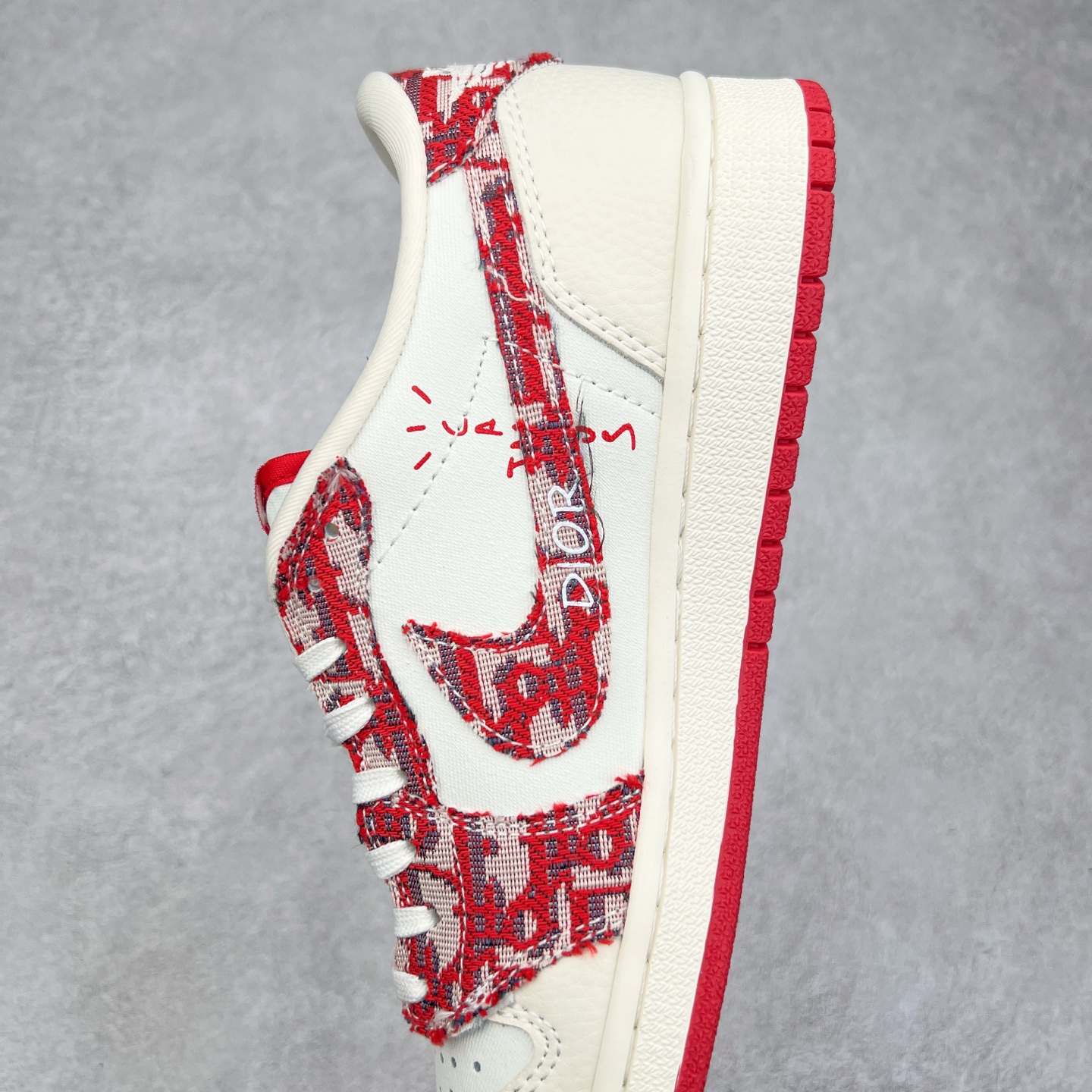 图片[7]-TS x Air Jordan AJ1 Low 倒钩低帮联名定制配色 XS2024-042 原厂内置气垫魔块 A模大底 头层小牛皮 鞋舌AJ原厂专用牛津布+AJ专用反口珍珠布+原厂无杂质高弹内里海棉+特殊封边弹力鞋带 实拍调校N版已经零色差零失真 百分百还原实物色彩所见即所得 不存在货不对板色差等低级问题 选购参考实物拍摄 不混卖不参货 只用心做好货严格选品 承诺混一赔十 尺码：36 36.5 37.5 38 38.5 39 40 40.5 41 42 42.5 43 44 44.5 45-选品中心