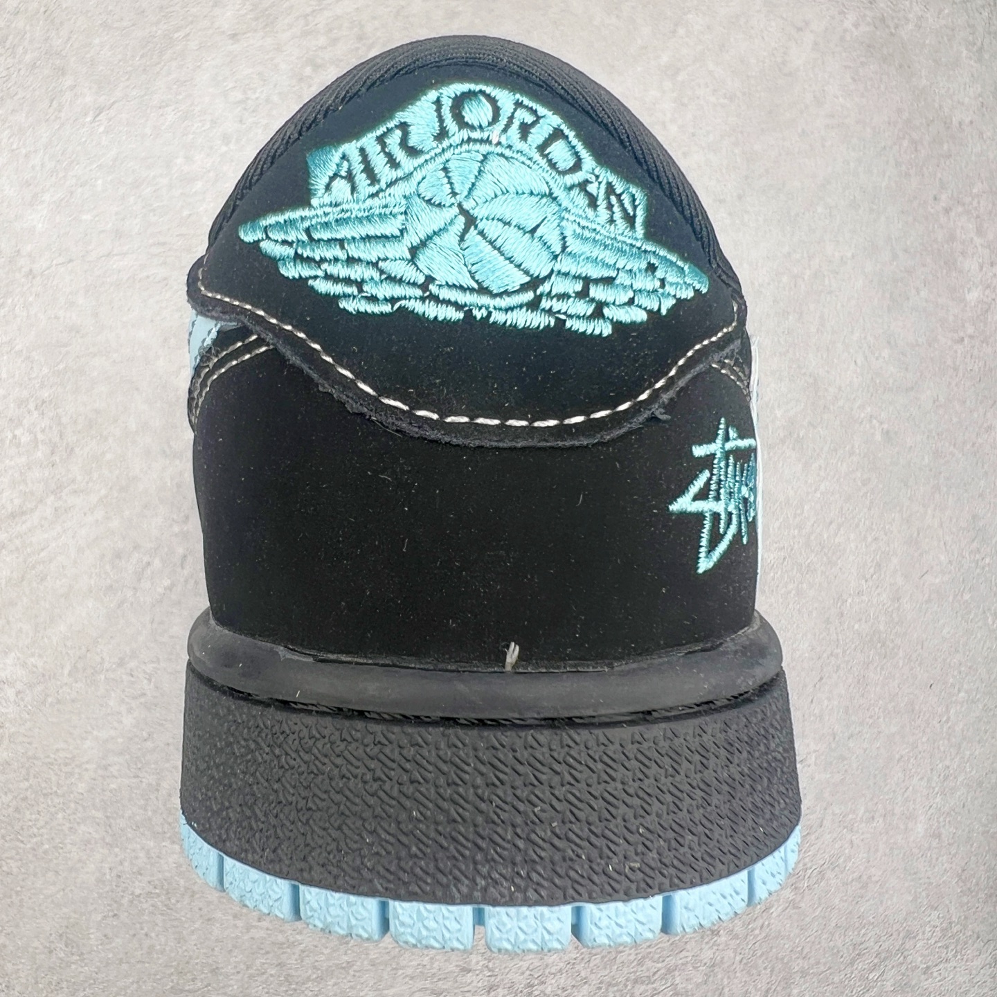 图片[8]-TS x Air Jordan AJ1 Low 倒钩低帮联名定制配色 XS2024-008 原厂内置气垫魔块 A模大底 头层小牛皮 鞋舌AJ原厂专用牛津布+AJ专用反口珍珠布+原厂无杂质高弹内里海棉+特殊封边弹力鞋带 实拍调校N版已经零色差零失真 百分百还原实物色彩所见即所得 不存在货不对板色差等低级问题 选购参考实物拍摄 不混卖不参货 只用心做好货严格选品 承诺混一赔十 尺码：36 36.5 37.5 38 38.5 39 40 40.5 41 42 42.5 43 44 44.5 45-选品中心