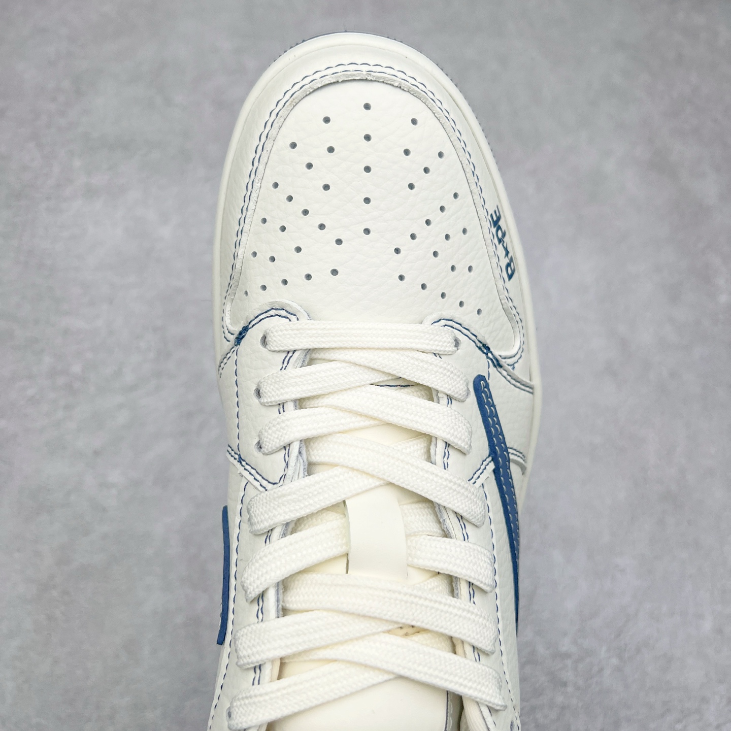 图片[4]-TS x Air Jordan AJ1 Low 倒钩低帮联名定制配色 CH6336-008 原厂内置气垫魔块 A模大底 头层小牛皮 鞋舌AJ原厂专用牛津布+AJ专用反口珍珠布+原厂无杂质高弹内里海棉+特殊封边弹力鞋带 实拍调校N版已经零色差零失真 百分百还原实物色彩所见即所得 不存在货不对板色差等低级问题 选购参考实物拍摄 不混卖不参货 只用心做好货严格选品 承诺混一赔十 尺码：36 36.5 37.5 38 38.5 39 40 40.5 41 42 42.5 43 44 44.5 45-选品中心