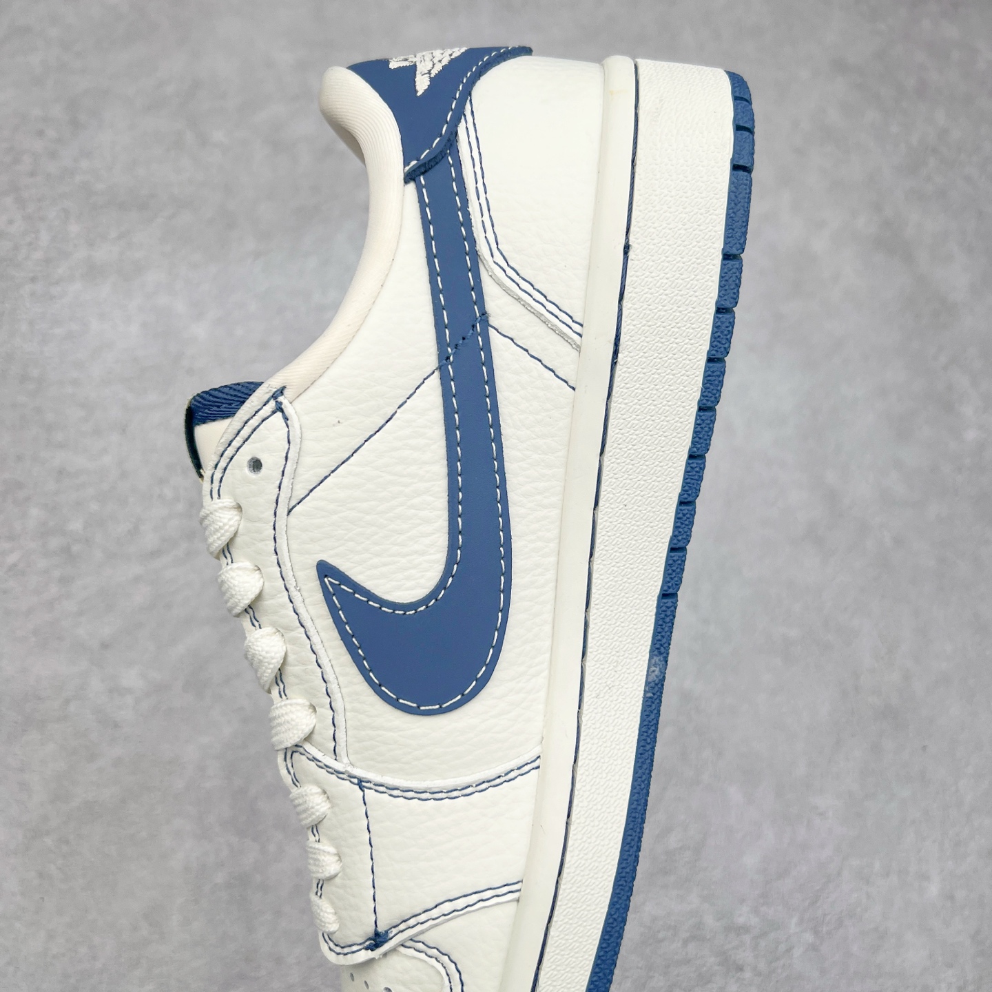 图片[7]-TS x Air Jordan AJ1 Low 倒钩低帮联名定制配色 CH6336-008 原厂内置气垫魔块 A模大底 头层小牛皮 鞋舌AJ原厂专用牛津布+AJ专用反口珍珠布+原厂无杂质高弹内里海棉+特殊封边弹力鞋带 实拍调校N版已经零色差零失真 百分百还原实物色彩所见即所得 不存在货不对板色差等低级问题 选购参考实物拍摄 不混卖不参货 只用心做好货严格选品 承诺混一赔十 尺码：36 36.5 37.5 38 38.5 39 40 40.5 41 42 42.5 43 44 44.5 45-选品中心