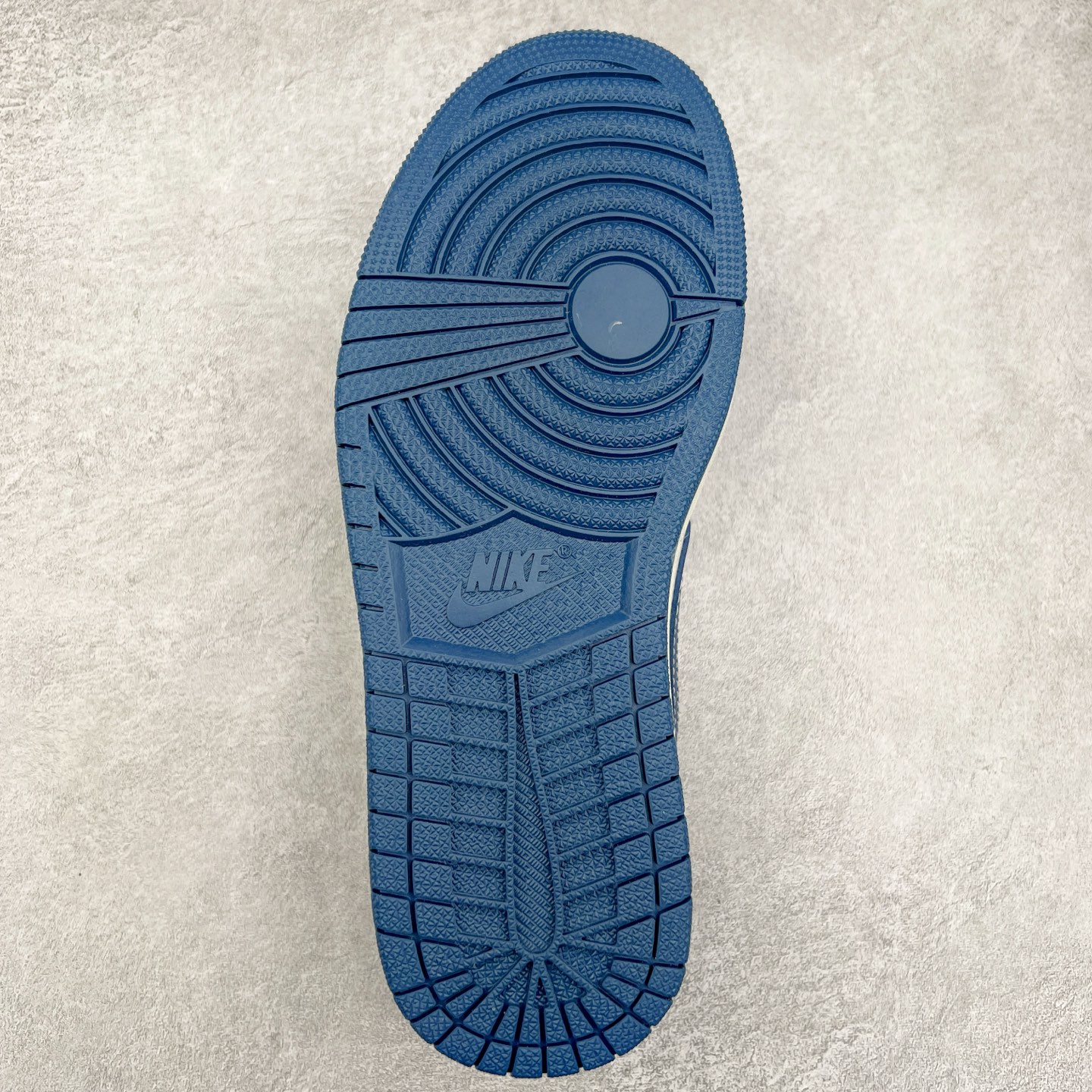 图片[9]-TS x Air Jordan AJ1 Low 倒钩低帮联名定制配色 CH6336-008 原厂内置气垫魔块 A模大底 头层小牛皮 鞋舌AJ原厂专用牛津布+AJ专用反口珍珠布+原厂无杂质高弹内里海棉+特殊封边弹力鞋带 实拍调校N版已经零色差零失真 百分百还原实物色彩所见即所得 不存在货不对板色差等低级问题 选购参考实物拍摄 不混卖不参货 只用心做好货严格选品 承诺混一赔十 尺码：36 36.5 37.5 38 38.5 39 40 40.5 41 42 42.5 43 44 44.5 45-选品中心