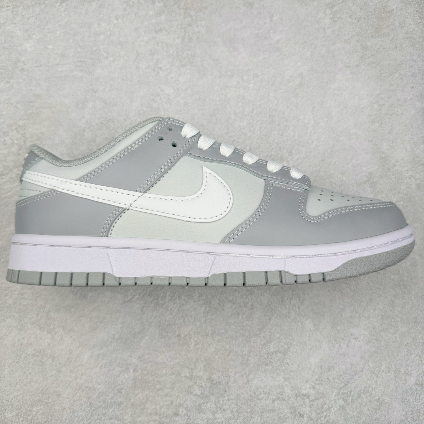 图片[4]-＃GT纯原特价福利 NK SB Dunk Low 系列 注意价格再次下调 之前3XX的东西 白菜价终极捡漏 全套原楦原模倾力打造完美版型 原厂Sadesa D7 皮料 细纹排气孔完全一致 独家原厂航空铝磨具打磨大底 鞋头坡度极致还原 无解鞋型 原盒原配 圈内天花板工艺 原厂冲刀 超高清洁度 全鞋零毛边皮料切割 采用原厂百宏鞋带以及原厂百宏织唛舌标 内标可供原厂几率过验 原厂中底布点胶 原厂中底布拉帮走线遵循公司 实拍调校N版已经零色差零失真 百分百还原实物色彩所见即所得 不存在货不对板色差等低级问题 选购参考实物拍摄 不混卖不参货 只用心做好货严格选品 承诺混一赔十 尺码对应库存明细‼️-选品中心