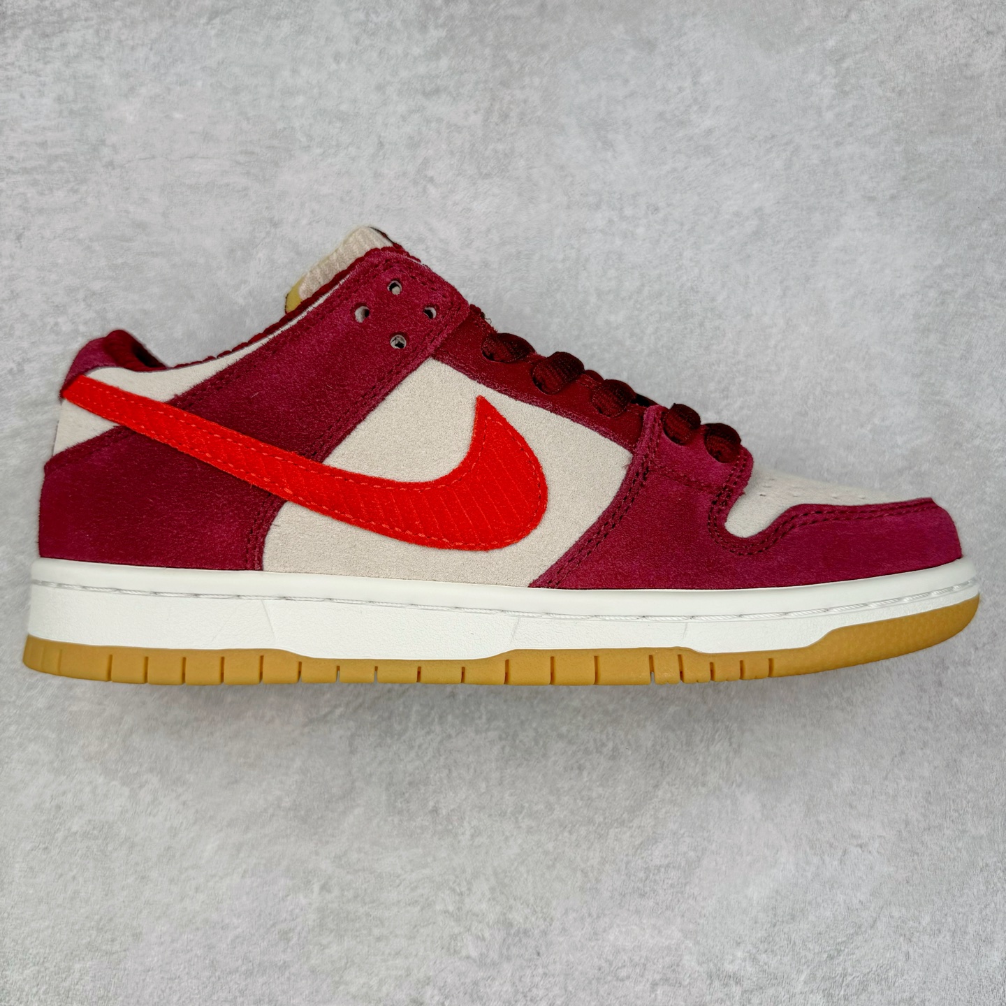 图片[7]-＃GT纯原特价福利 NK SB Dunk Low 系列 注意价格再次下调 之前3XX的东西 白菜价终极捡漏 全套原楦原模倾力打造完美版型 原厂Sadesa D7 皮料 细纹排气孔完全一致 独家原厂航空铝磨具打磨大底 鞋头坡度极致还原 无解鞋型 原盒原配 圈内天花板工艺 原厂冲刀 超高清洁度 全鞋零毛边皮料切割 采用原厂百宏鞋带以及原厂百宏织唛舌标 内标可供原厂几率过验 原厂中底布点胶 原厂中底布拉帮走线遵循公司 实拍调校N版已经零色差零失真 百分百还原实物色彩所见即所得 不存在货不对板色差等低级问题 选购参考实物拍摄 不混卖不参货 只用心做好货严格选品 承诺混一赔十 尺码对应库存明细‼️-选品中心