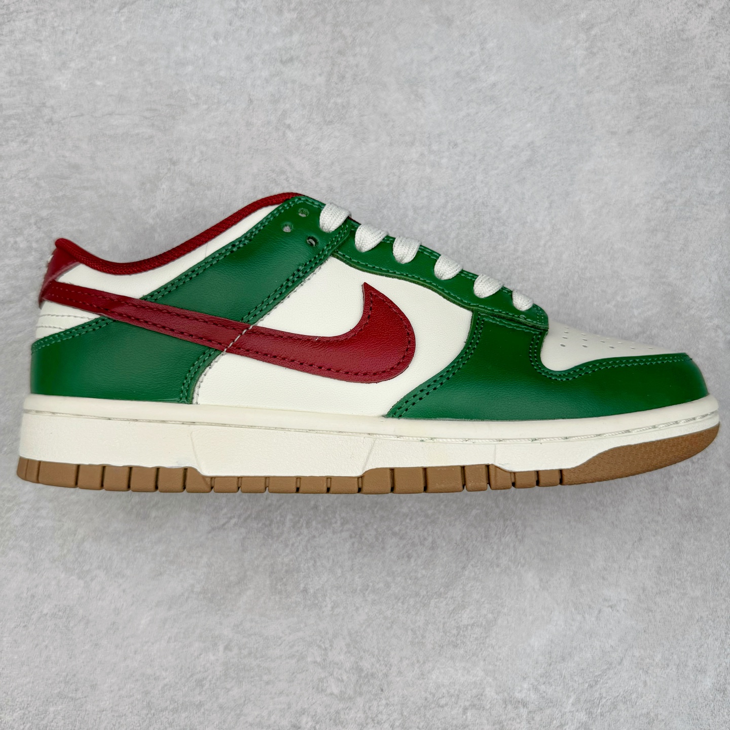 图片[3]-＃GT纯原特价福利 NK SB Dunk Low 系列 注意价格再次下调 之前3XX的东西 白菜价终极捡漏 全套原楦原模倾力打造完美版型 原厂Sadesa D7 皮料 细纹排气孔完全一致 独家原厂航空铝磨具打磨大底 鞋头坡度极致还原 无解鞋型 原盒原配 圈内天花板工艺 原厂冲刀 超高清洁度 全鞋零毛边皮料切割 采用原厂百宏鞋带以及原厂百宏织唛舌标 内标可供原厂几率过验 原厂中底布点胶 原厂中底布拉帮走线遵循公司 实拍调校N版已经零色差零失真 百分百还原实物色彩所见即所得 不存在货不对板色差等低级问题 选购参考实物拍摄 不混卖不参货 只用心做好货严格选品 承诺混一赔十 尺码对应库存明细‼️-选品中心