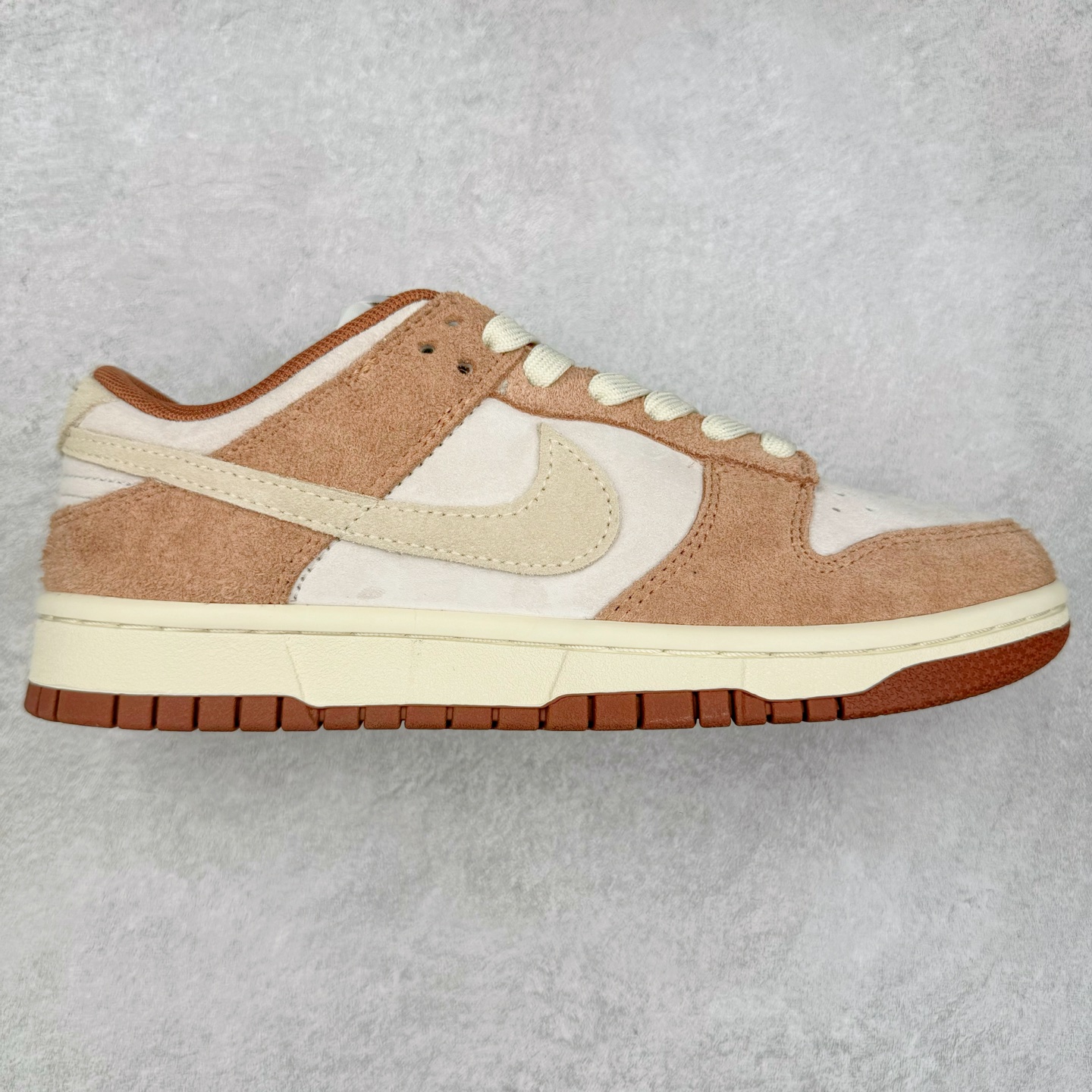 ＃GT纯原特价福利 NK SB Dunk Low 系列 注意价格再次下调 之前3XX的东西 白菜价终极捡漏 全套原楦原模倾力打造完美版型 原厂Sadesa D7 皮料 细纹排气孔完全一致 独家原厂航空铝磨具打磨大底 鞋头坡度极致还原 无解鞋型 原盒原配 圈内天花板工艺 原厂冲刀 超高清洁度 全鞋零毛边皮料切割 采用原厂百宏鞋带以及原厂百宏织唛舌标 内标可供原厂几率过验 原厂中底布点胶 原厂中底布拉帮走线遵循公司 实拍调校N版已经零色差零失真 百分百还原实物色彩所见即所得 不存在货不对板色差等低级问题 选购参考实物拍摄 不混卖不参货 只用心做好货严格选品 承诺混一赔十 尺码对应库存明细‼️-选品中心