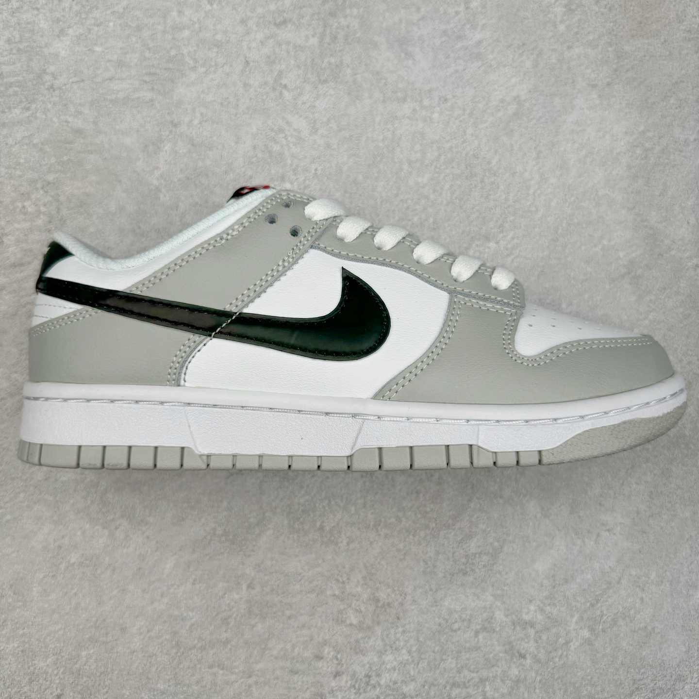 图片[3]-＃GT纯原特价福利 NK SB Dunk Low 系列 注意价格再次下调 之前3XX的东西 白菜价终极捡漏 全套原楦原模倾力打造完美版型 原厂Sadesa D7 皮料 细纹排气孔完全一致 独家原厂航空铝磨具打磨大底 鞋头坡度极致还原 无解鞋型 原盒原配 圈内天花板工艺 原厂冲刀 超高清洁度 全鞋零毛边皮料切割 采用原厂百宏鞋带以及原厂百宏织唛舌标 内标可供原厂几率过验 原厂中底布点胶 原厂中底布拉帮走线遵循公司 实拍调校N版已经零色差零失真 百分百还原实物色彩所见即所得 不存在货不对板色差等低级问题 选购参考实物拍摄 不混卖不参货 只用心做好货严格选品 承诺混一赔十 尺码对应库存明细‼️-选品中心