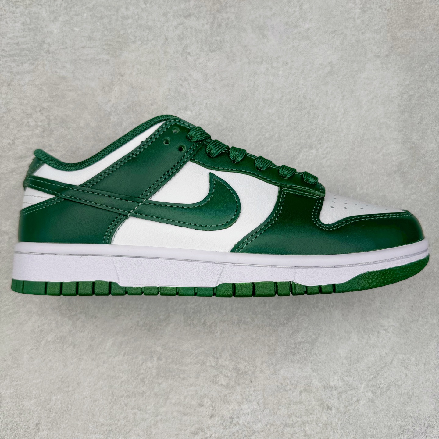 图片[4]-＃GT纯原特价福利 NK SB Dunk Low 系列 注意价格再次下调 之前3XX的东西 白菜价终极捡漏 全套原楦原模倾力打造完美版型 原厂Sadesa D7 皮料 细纹排气孔完全一致 独家原厂航空铝磨具打磨大底 鞋头坡度极致还原 无解鞋型 原盒原配 圈内天花板工艺 原厂冲刀 超高清洁度 全鞋零毛边皮料切割 采用原厂百宏鞋带以及原厂百宏织唛舌标 内标可供原厂几率过验 原厂中底布点胶 原厂中底布拉帮走线遵循公司 实拍调校N版已经零色差零失真 百分百还原实物色彩所见即所得 不存在货不对板色差等低级问题 选购参考实物拍摄 不混卖不参货 只用心做好货严格选品 承诺混一赔十 尺码对应库存明细‼️-选品中心