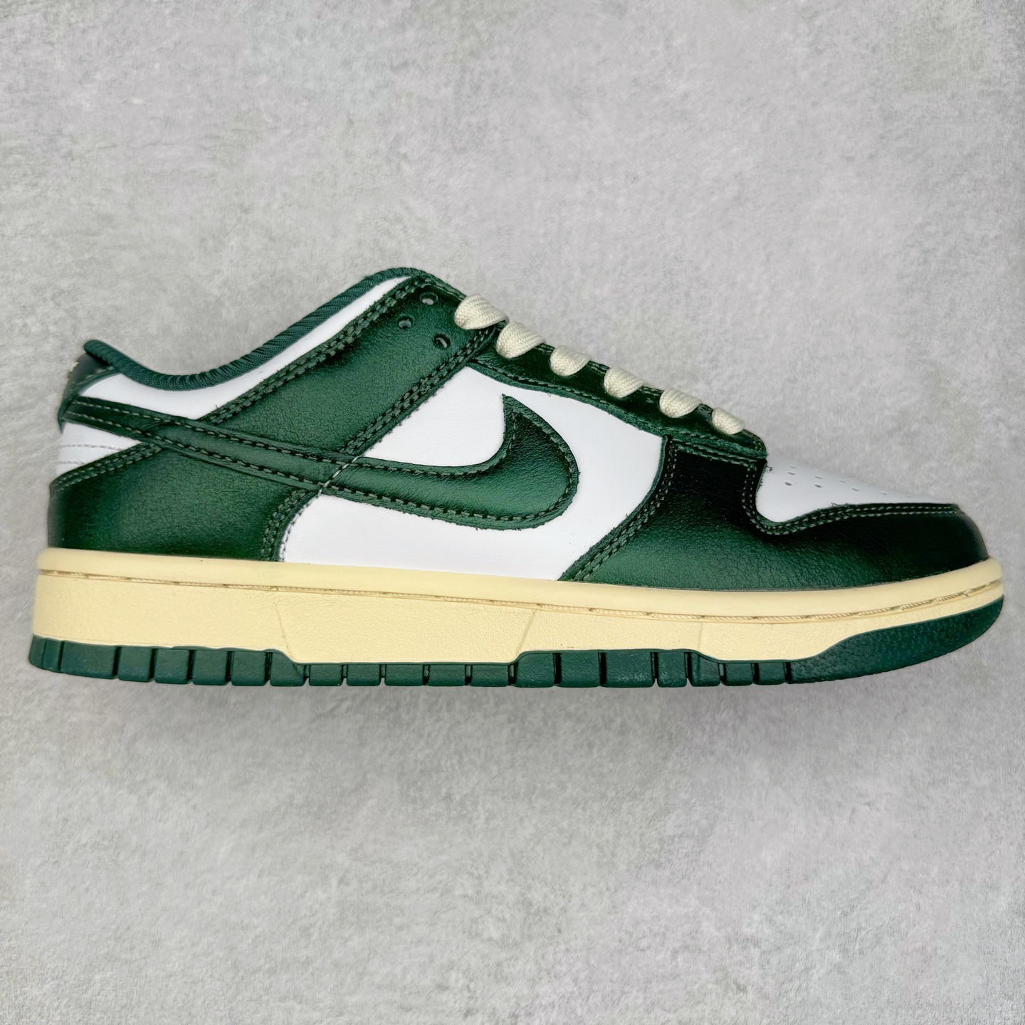 图片[2]-＃GT纯原特价福利 NK SB Dunk Low 系列 注意价格再次下调 之前3XX的东西 白菜价终极捡漏 全套原楦原模倾力打造完美版型 原厂Sadesa D7 皮料 细纹排气孔完全一致 独家原厂航空铝磨具打磨大底 鞋头坡度极致还原 无解鞋型 原盒原配 圈内天花板工艺 原厂冲刀 超高清洁度 全鞋零毛边皮料切割 采用原厂百宏鞋带以及原厂百宏织唛舌标 内标可供原厂几率过验 原厂中底布点胶 原厂中底布拉帮走线遵循公司 实拍调校N版已经零色差零失真 百分百还原实物色彩所见即所得 不存在货不对板色差等低级问题 选购参考实物拍摄 不混卖不参货 只用心做好货严格选品 承诺混一赔十 尺码对应库存明细‼️-选品中心