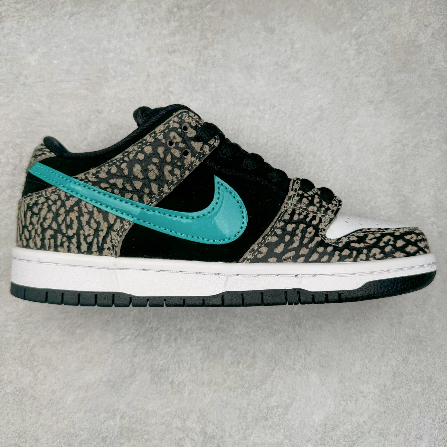 图片[6]-＃GT纯原特价福利 NK SB Dunk Low 系列 注意价格再次下调 之前3XX的东西 白菜价终极捡漏 全套原楦原模倾力打造完美版型 原厂Sadesa D7 皮料 细纹排气孔完全一致 独家原厂航空铝磨具打磨大底 鞋头坡度极致还原 无解鞋型 原盒原配 圈内天花板工艺 原厂冲刀 超高清洁度 全鞋零毛边皮料切割 采用原厂百宏鞋带以及原厂百宏织唛舌标 内标可供原厂几率过验 原厂中底布点胶 原厂中底布拉帮走线遵循公司 实拍调校N版已经零色差零失真 百分百还原实物色彩所见即所得 不存在货不对板色差等低级问题 选购参考实物拍摄 不混卖不参货 只用心做好货严格选品 承诺混一赔十 尺码对应库存明细‼️-选品中心