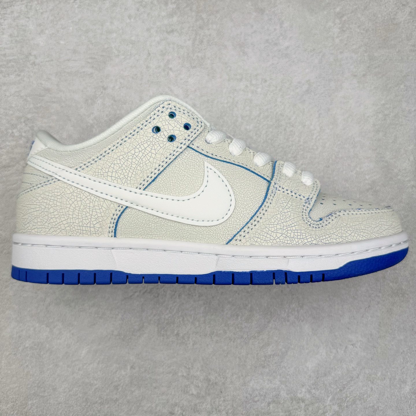 图片[9]-＃GT纯原特价福利 NK SB Dunk Low 系列 注意价格再次下调 之前3XX的东西 白菜价终极捡漏 全套原楦原模倾力打造完美版型 原厂Sadesa D7 皮料 细纹排气孔完全一致 独家原厂航空铝磨具打磨大底 鞋头坡度极致还原 无解鞋型 原盒原配 圈内天花板工艺 原厂冲刀 超高清洁度 全鞋零毛边皮料切割 采用原厂百宏鞋带以及原厂百宏织唛舌标 内标可供原厂几率过验 原厂中底布点胶 原厂中底布拉帮走线遵循公司 实拍调校N版已经零色差零失真 百分百还原实物色彩所见即所得 不存在货不对板色差等低级问题 选购参考实物拍摄 不混卖不参货 只用心做好货严格选品 承诺混一赔十 尺码对应库存明细‼️-选品中心