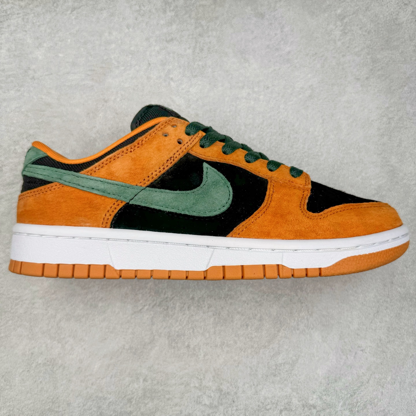 ＃GT纯原特价福利 NK SB Dunk Low 系列 注意价格再次下调 之前3XX的东西 白菜价终极捡漏 全套原楦原模倾力打造完美版型 原厂Sadesa D7 皮料 细纹排气孔完全一致 独家原厂航空铝磨具打磨大底 鞋头坡度极致还原 无解鞋型 原盒原配 圈内天花板工艺 原厂冲刀 超高清洁度 全鞋零毛边皮料切割 采用原厂百宏鞋带以及原厂百宏织唛舌标 内标可供原厂几率过验 原厂中底布点胶 原厂中底布拉帮走线遵循公司 实拍调校N版已经零色差零失真 百分百还原实物色彩所见即所得 不存在货不对板色差等低级问题 选购参考实物拍摄 不混卖不参货 只用心做好货严格选品 承诺混一赔十 尺码对应库存明细‼️-选品中心