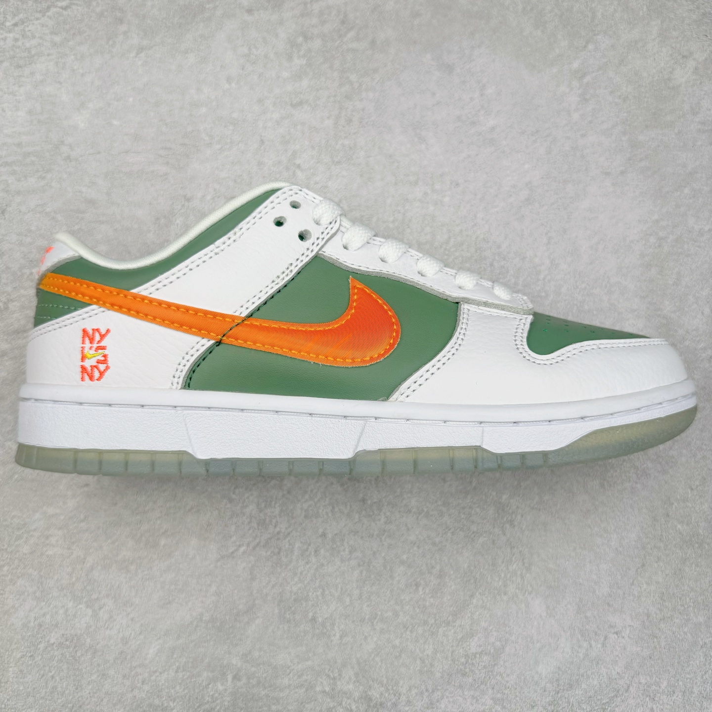 ＃GT纯原特价福利 NK SB Dunk Low 系列 注意价格再次下调 之前3XX的东西 白菜价终极捡漏 全套原楦原模倾力打造完美版型 原厂Sadesa D7 皮料 细纹排气孔完全一致 独家原厂航空铝磨具打磨大底 鞋头坡度极致还原 无解鞋型 原盒原配 圈内天花板工艺 原厂冲刀 超高清洁度 全鞋零毛边皮料切割 采用原厂百宏鞋带以及原厂百宏织唛舌标 内标可供原厂几率过验 原厂中底布点胶 原厂中底布拉帮走线遵循公司 实拍调校N版已经零色差零失真 百分百还原实物色彩所见即所得 不存在货不对板色差等低级问题 选购参考实物拍摄 不混卖不参货 只用心做好货严格选品 承诺混一赔十 尺码对应库存明细‼️-选品中心