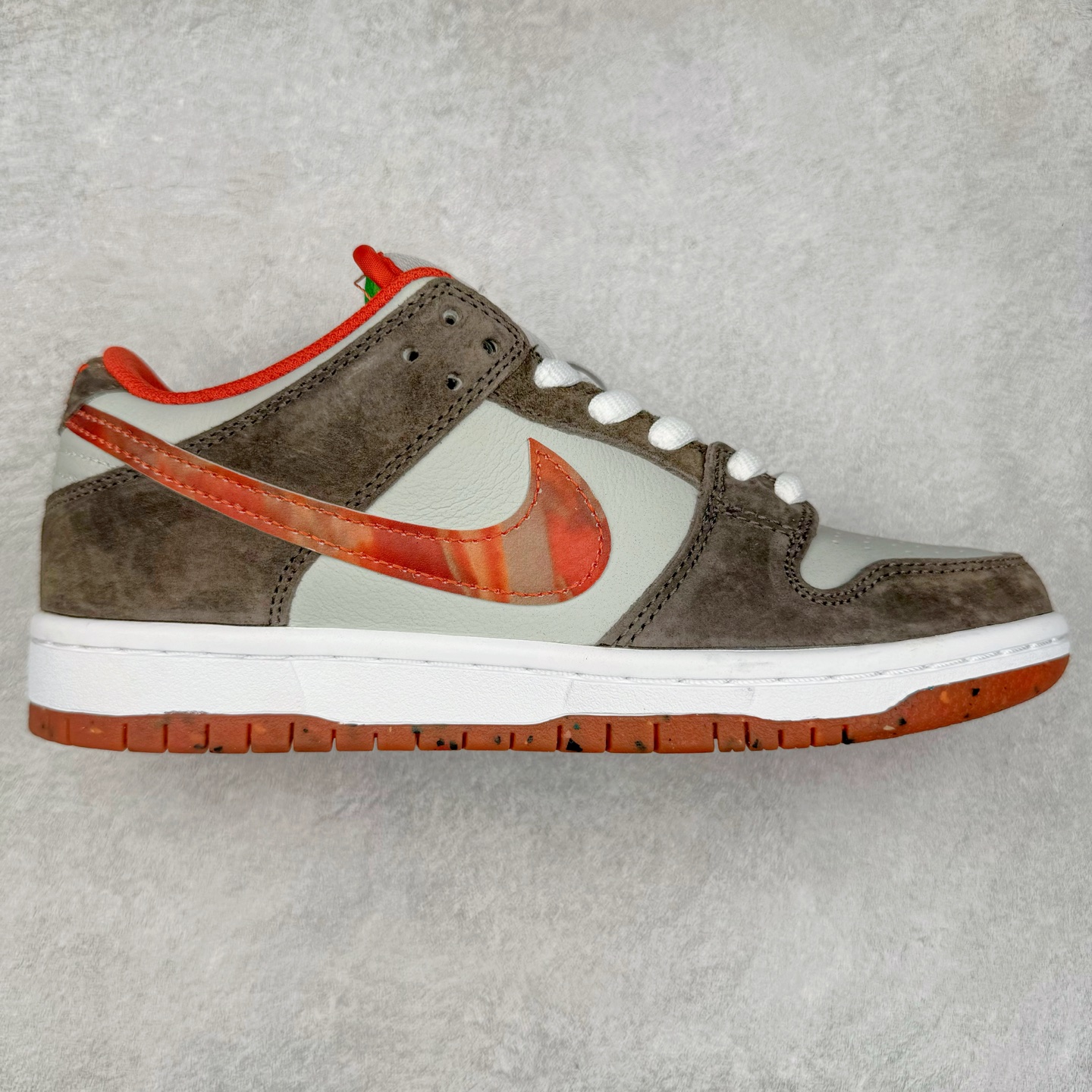 ＃GT纯原特价福利 NK SB Dunk Low 系列 注意价格再次下调 之前3XX的东西 白菜价终极捡漏 全套原楦原模倾力打造完美版型 原厂Sadesa D7 皮料 细纹排气孔完全一致 独家原厂航空铝磨具打磨大底 鞋头坡度极致还原 无解鞋型 原盒原配 圈内天花板工艺 原厂冲刀 超高清洁度 全鞋零毛边皮料切割 采用原厂百宏鞋带以及原厂百宏织唛舌标 内标可供原厂几率过验 原厂中底布点胶 原厂中底布拉帮走线遵循公司 实拍调校N版已经零色差零失真 百分百还原实物色彩所见即所得 不存在货不对板色差等低级问题 选购参考实物拍摄 不混卖不参货 只用心做好货严格选品 承诺混一赔十 尺码对应库存明细‼️-选品中心